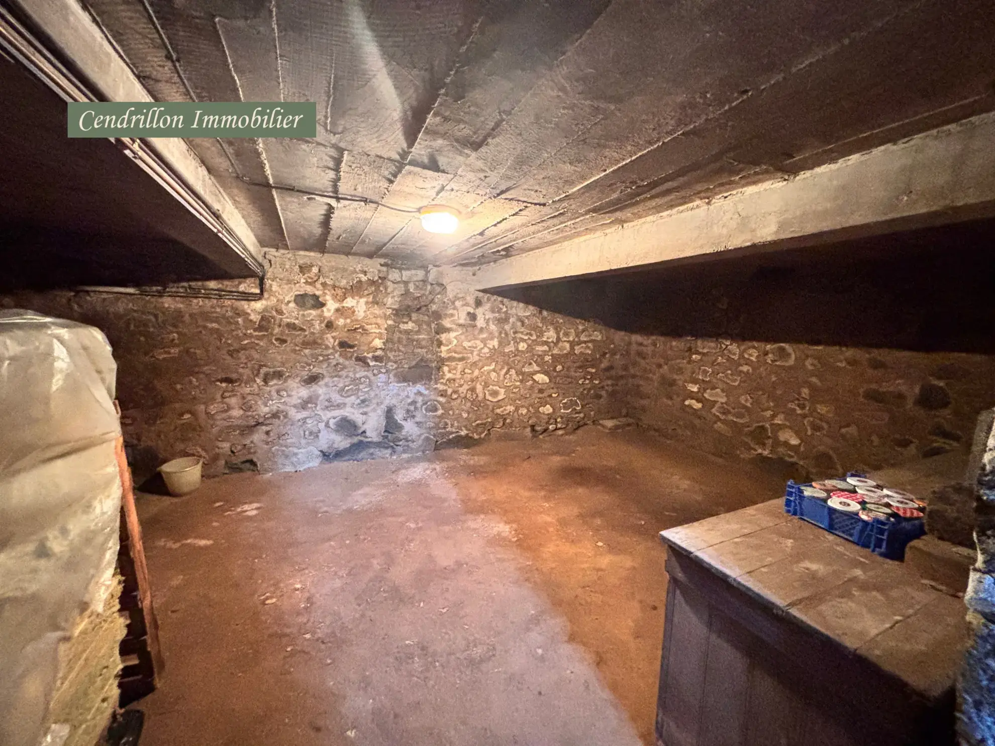 Maison à vendre à Azat Chatenet, 145 m² avec dépendances et jardin - Opportunité rare 