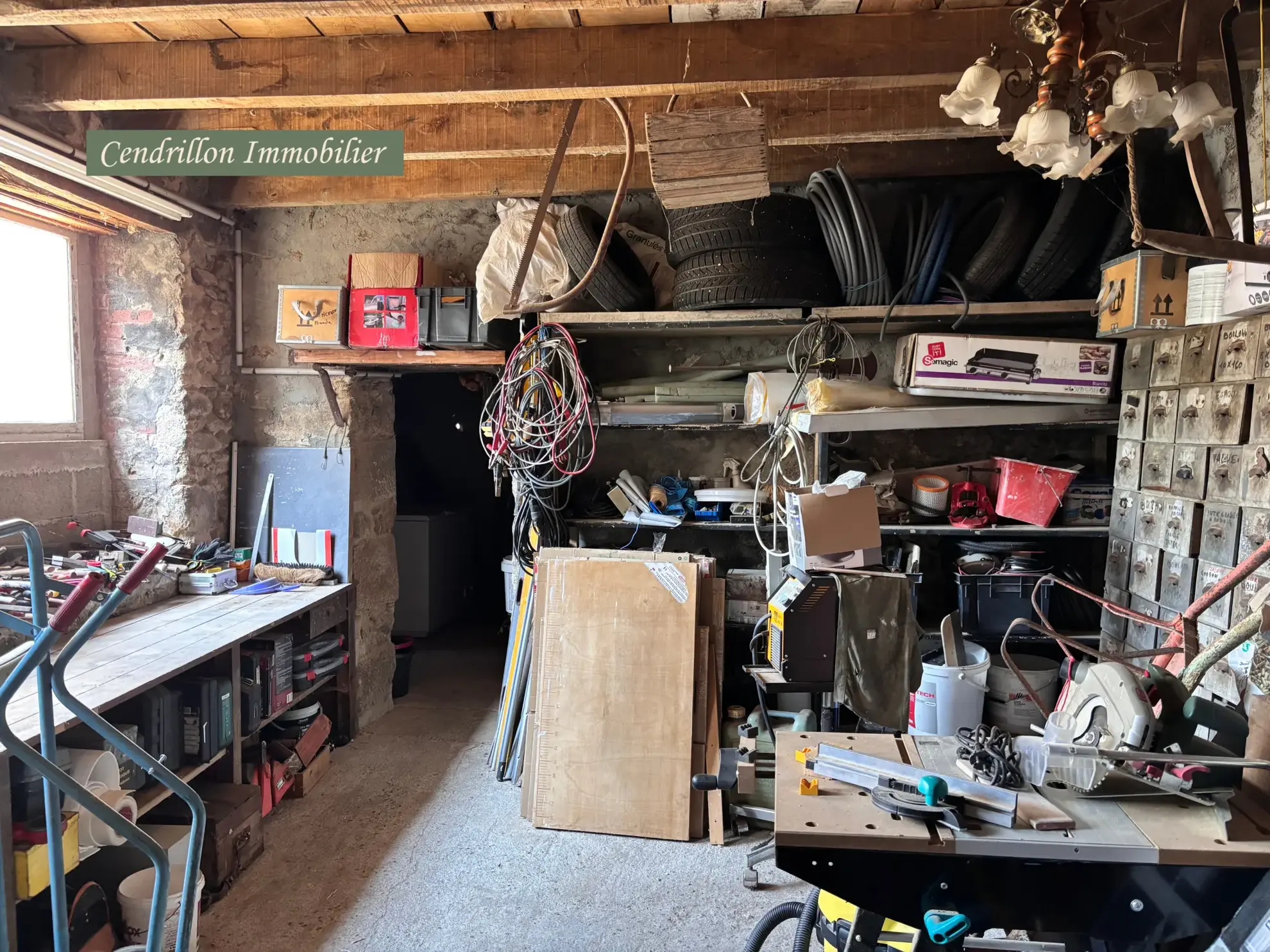 Maison à vendre à Azat Chatenet, 145 m² avec dépendances et jardin - Opportunité rare 