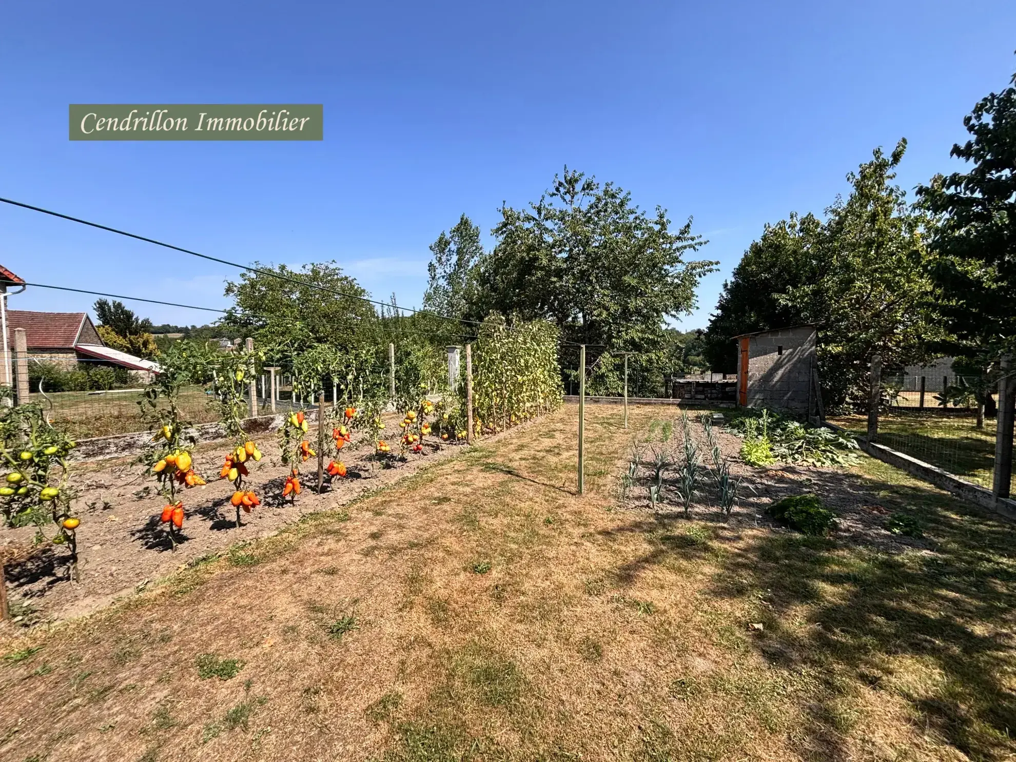 Maison à vendre à Azat Chatenet, 145 m² avec dépendances et jardin - Opportunité rare 