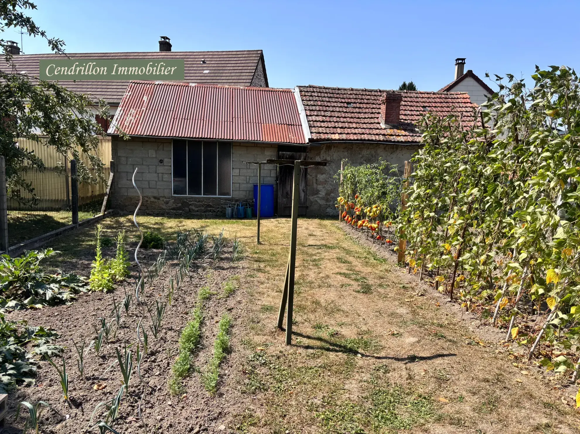 Maison à vendre à Azat Chatenet, 145 m² avec dépendances et jardin - Opportunité rare 