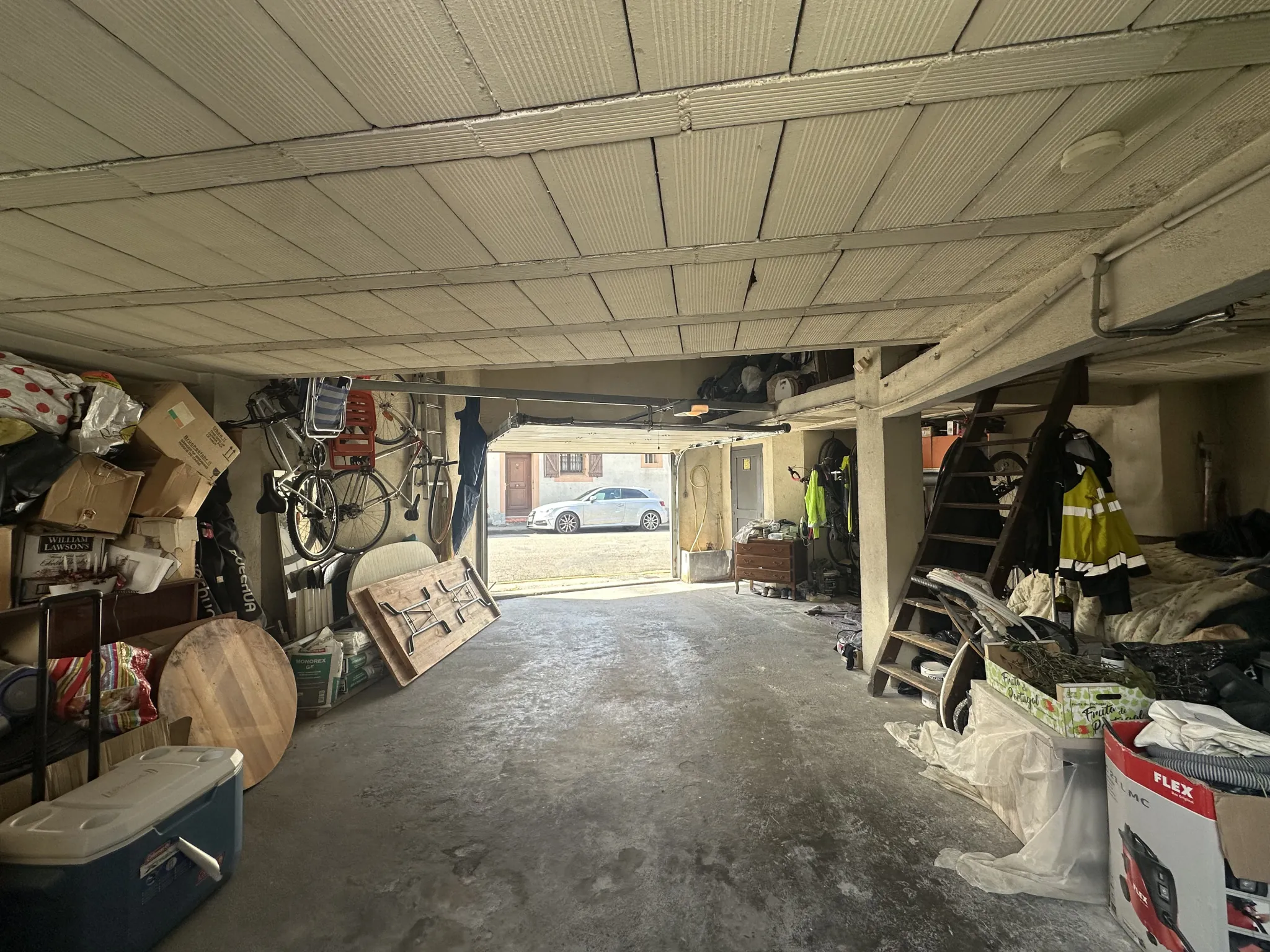 Appartement duplex avec local commercial et garage à Carcassonne — Investissement ou Professionnel 