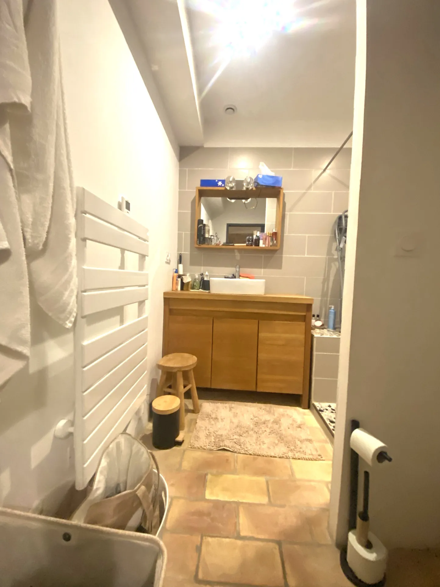 Appartement rénové avec terrasse au centre-ville de Nîmes – Idéal investisseur ou primo-accédant 