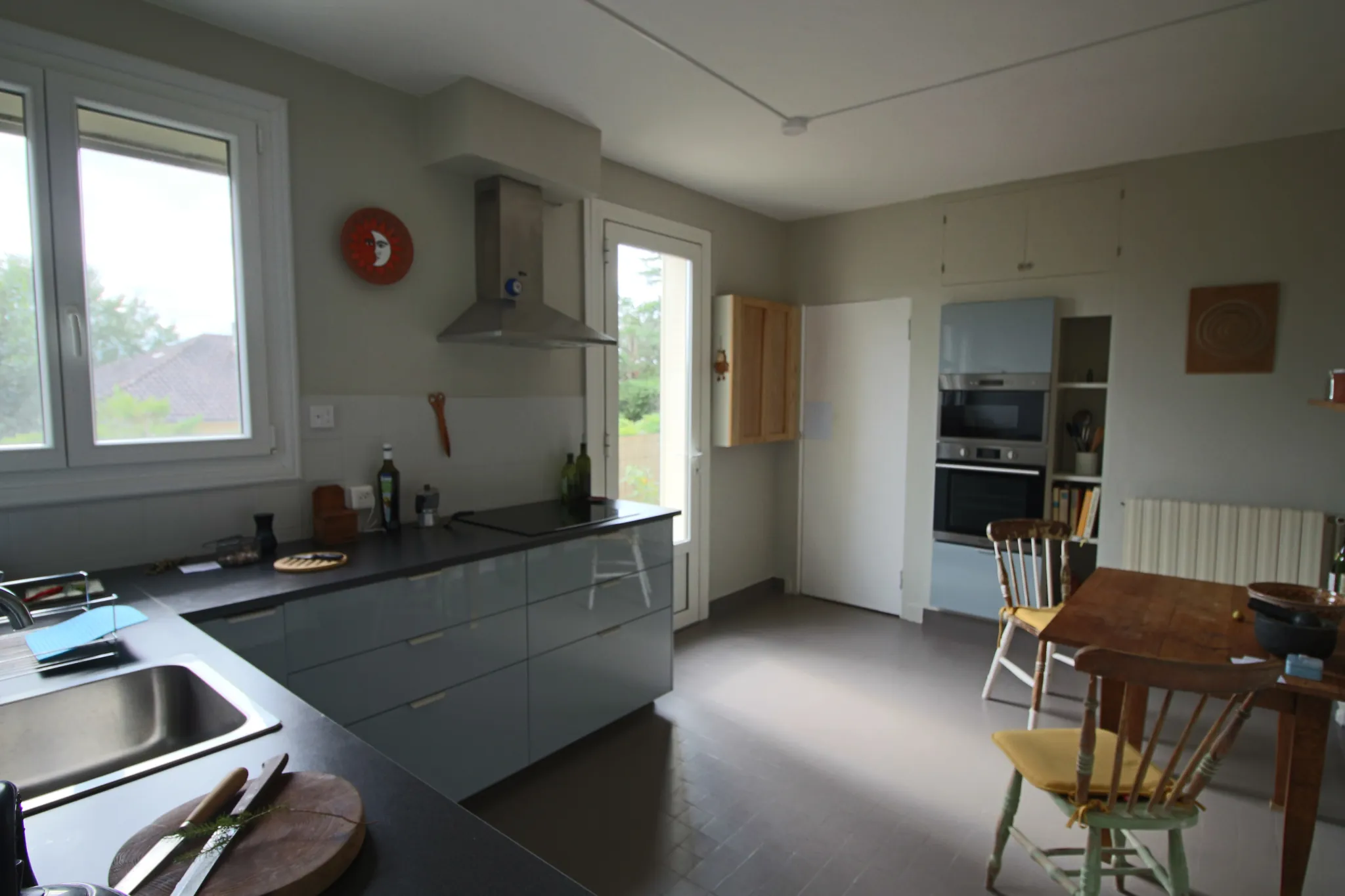 Maison contemporaine de 100 m² à Puy l'Évêque, rénovée, avec jardin clos et garage 