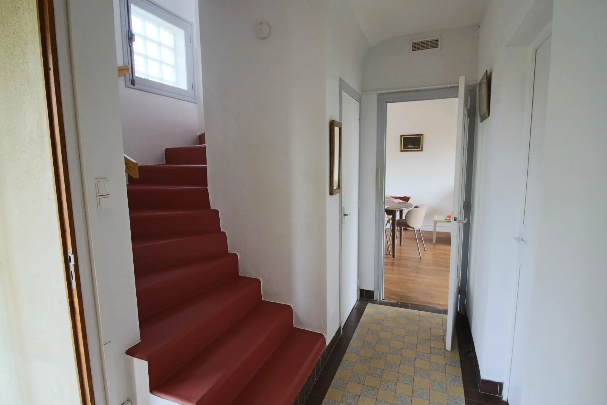 Maison contemporaine de 100 m² à Puy l'Évêque, rénovée, avec jardin clos et garage 