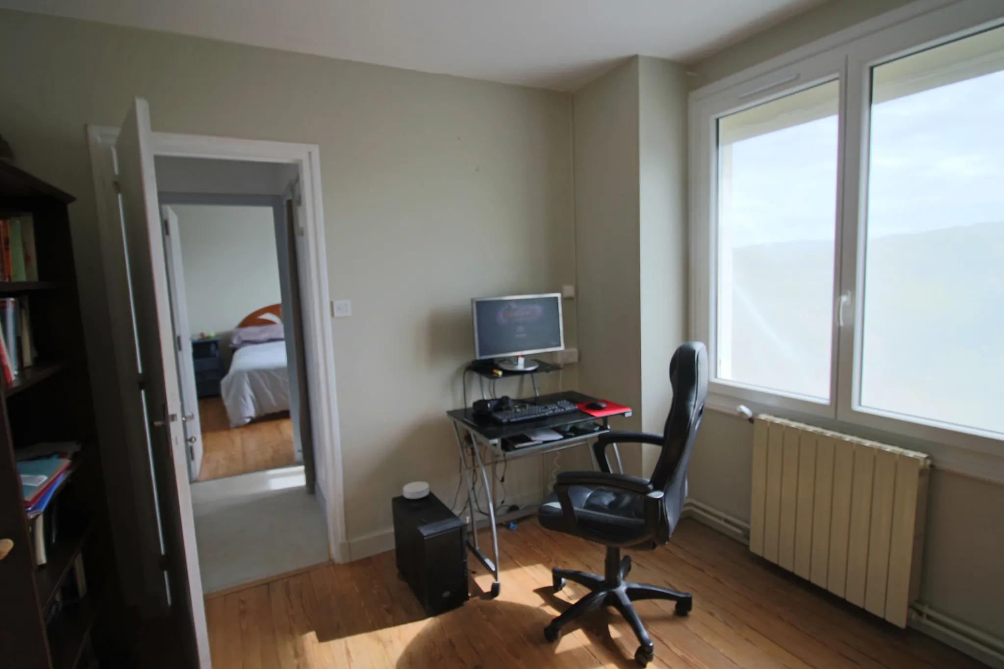 Maison contemporaine de 100 m² à Puy l'Évêque, rénovée, avec jardin clos et garage 