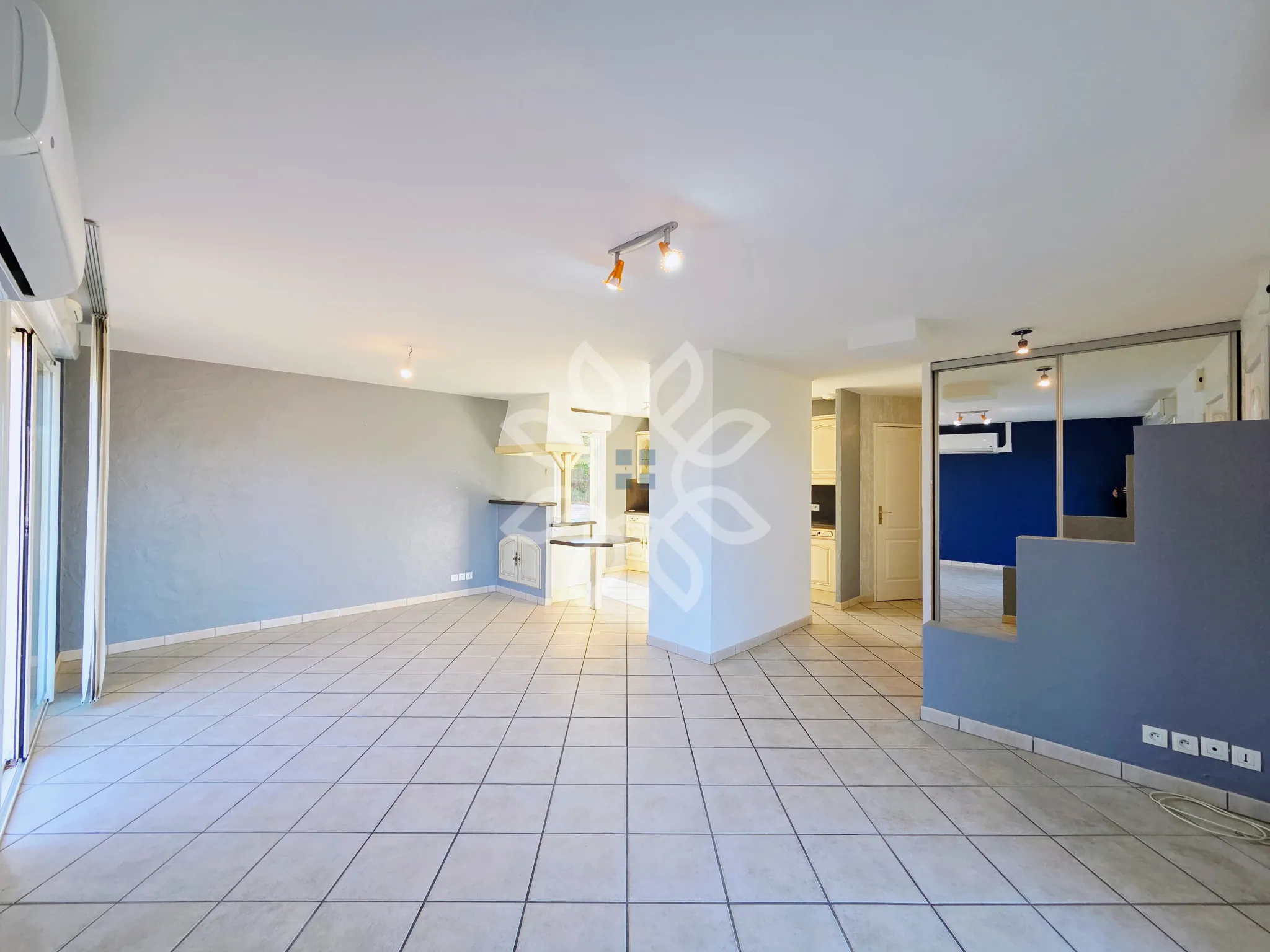 Maison familiale avec vue dégagée à Vergongheon - 90 m² 