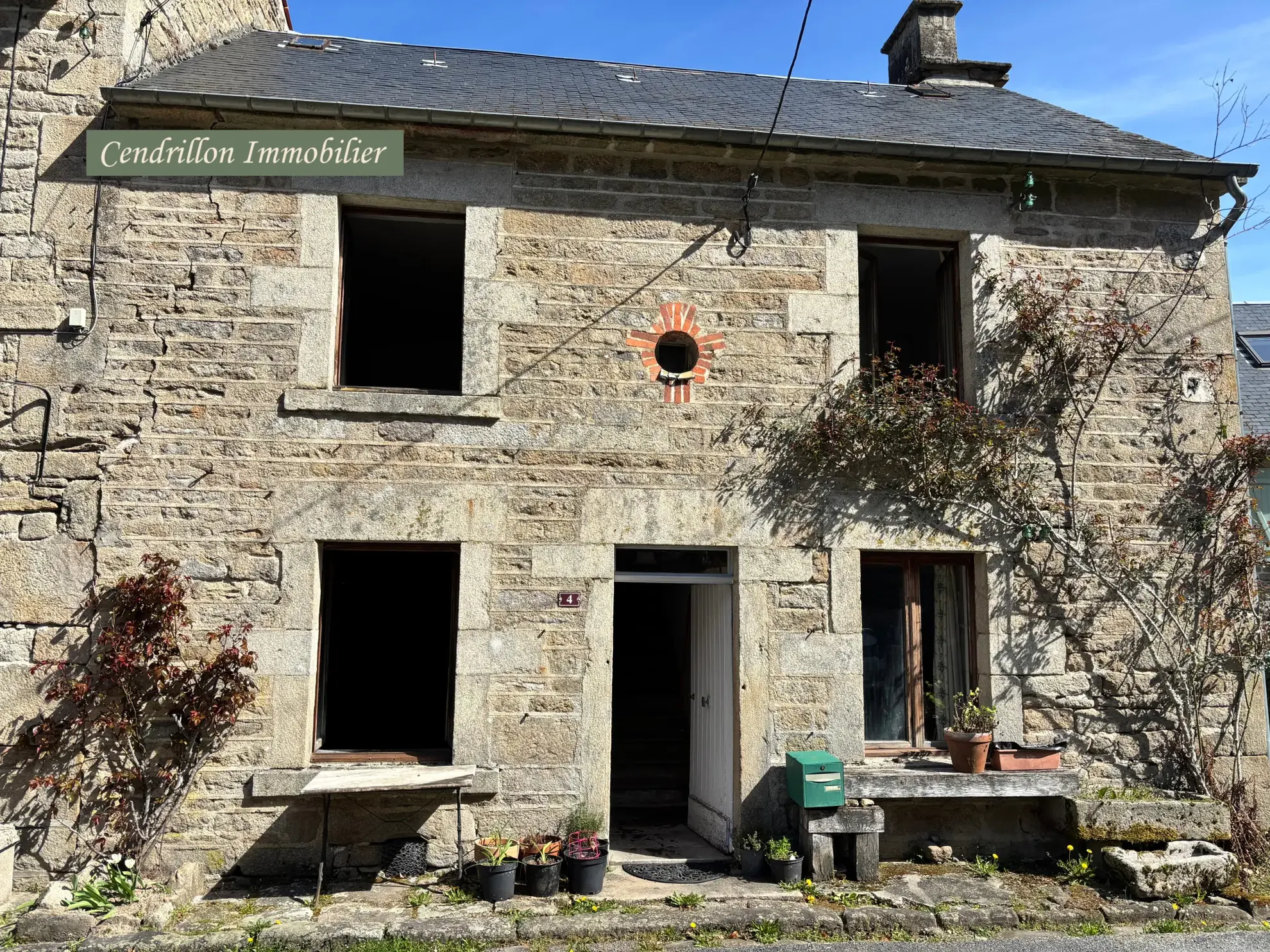 Maison en pierres de 70 m² avec jardin à St Pardoux Morterolles, proche Bourganeuf