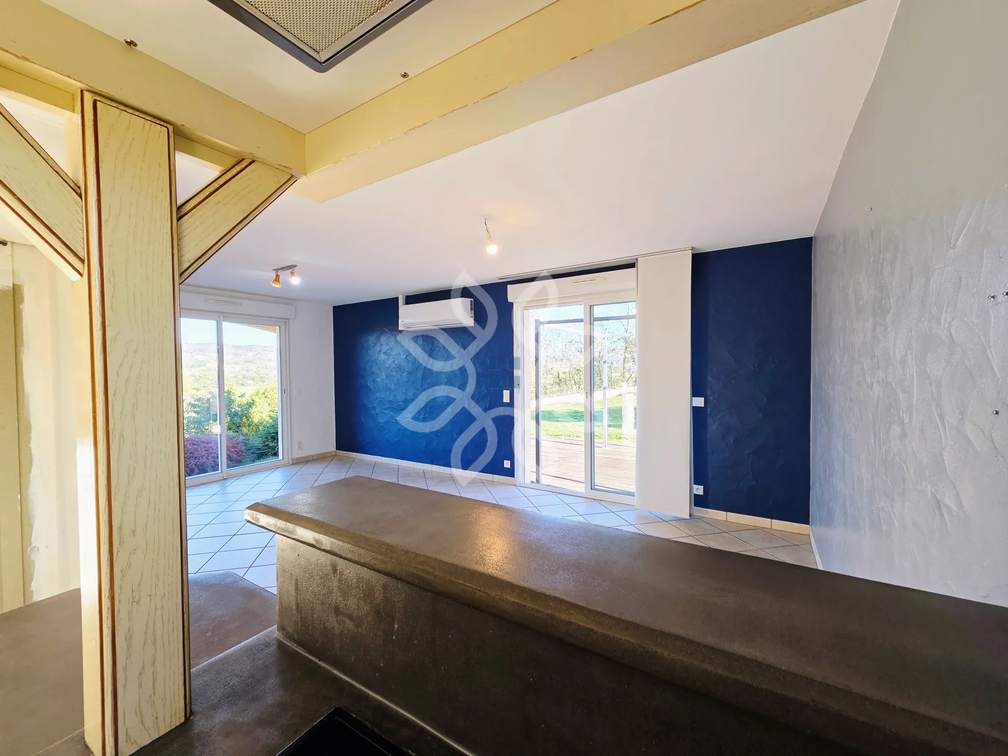 Maison familiale avec vue dégagée à Vergongheon - 90 m² 