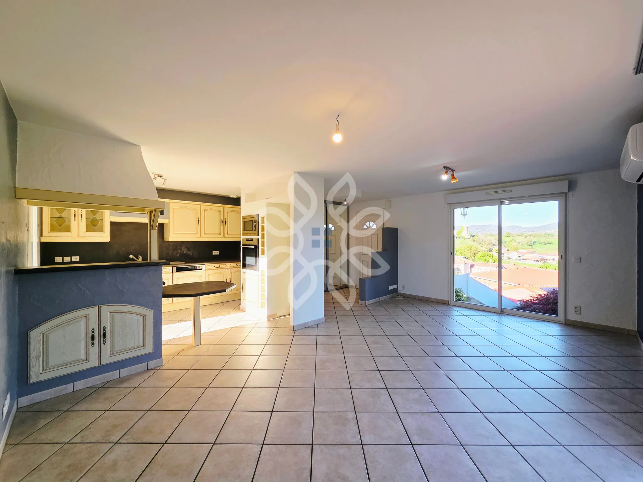 Maison familiale avec vue dégagée à Vergongheon - 90 m² 