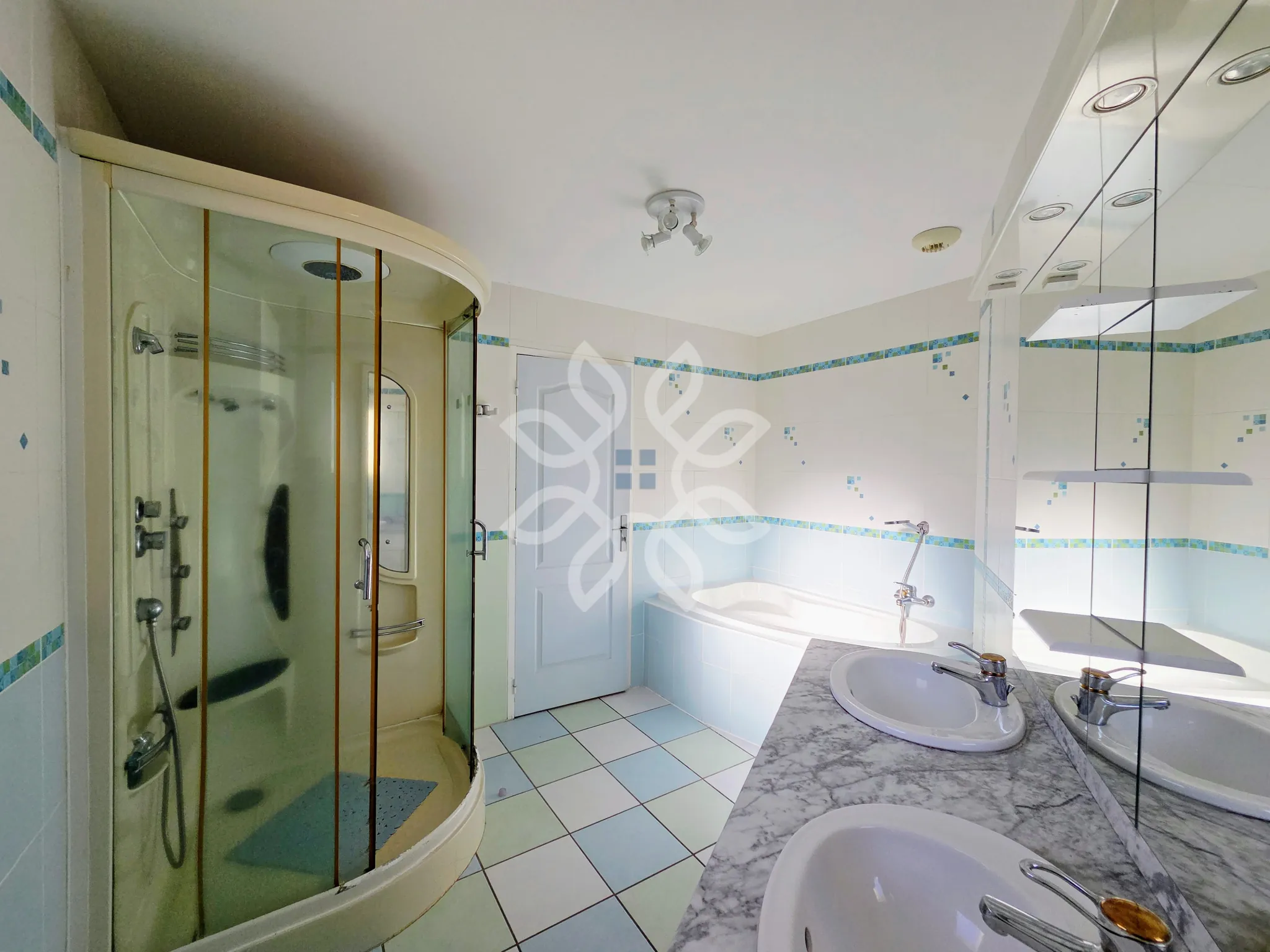 Maison familiale avec vue dégagée à Vergongheon - 90 m² 