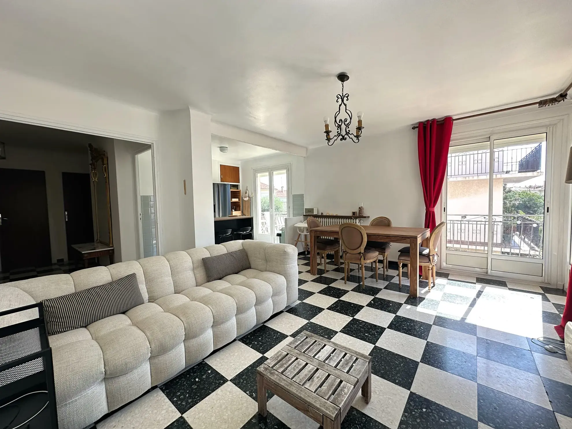 Bel appartement T4 avec cave et parking à Perpignan Les Balcons