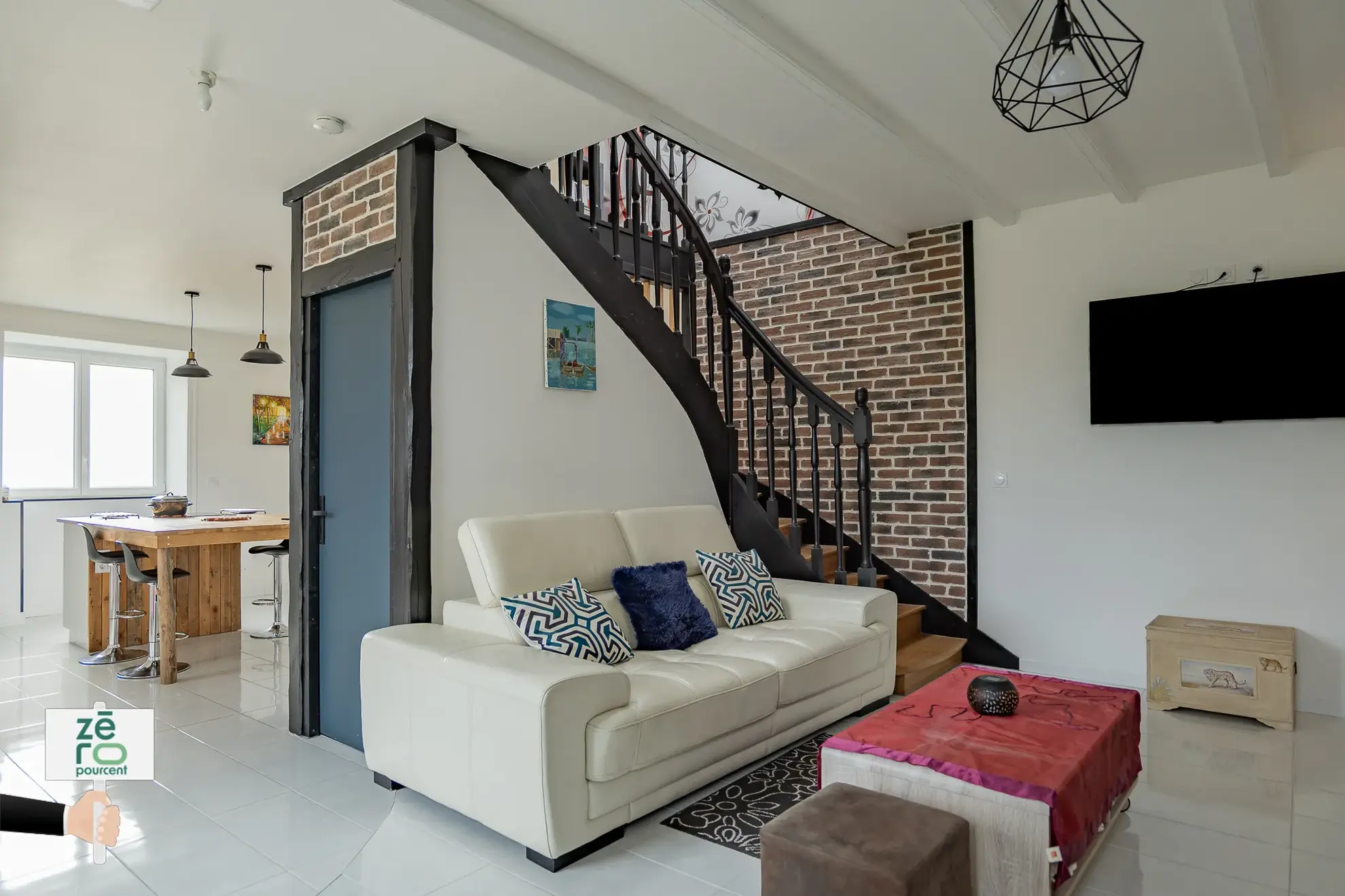 Maison rénovée avec 2 logements communicants à Mouzeuil-Saint-Martin, idéale pour chambres d'hôtes ou résidence familiale 