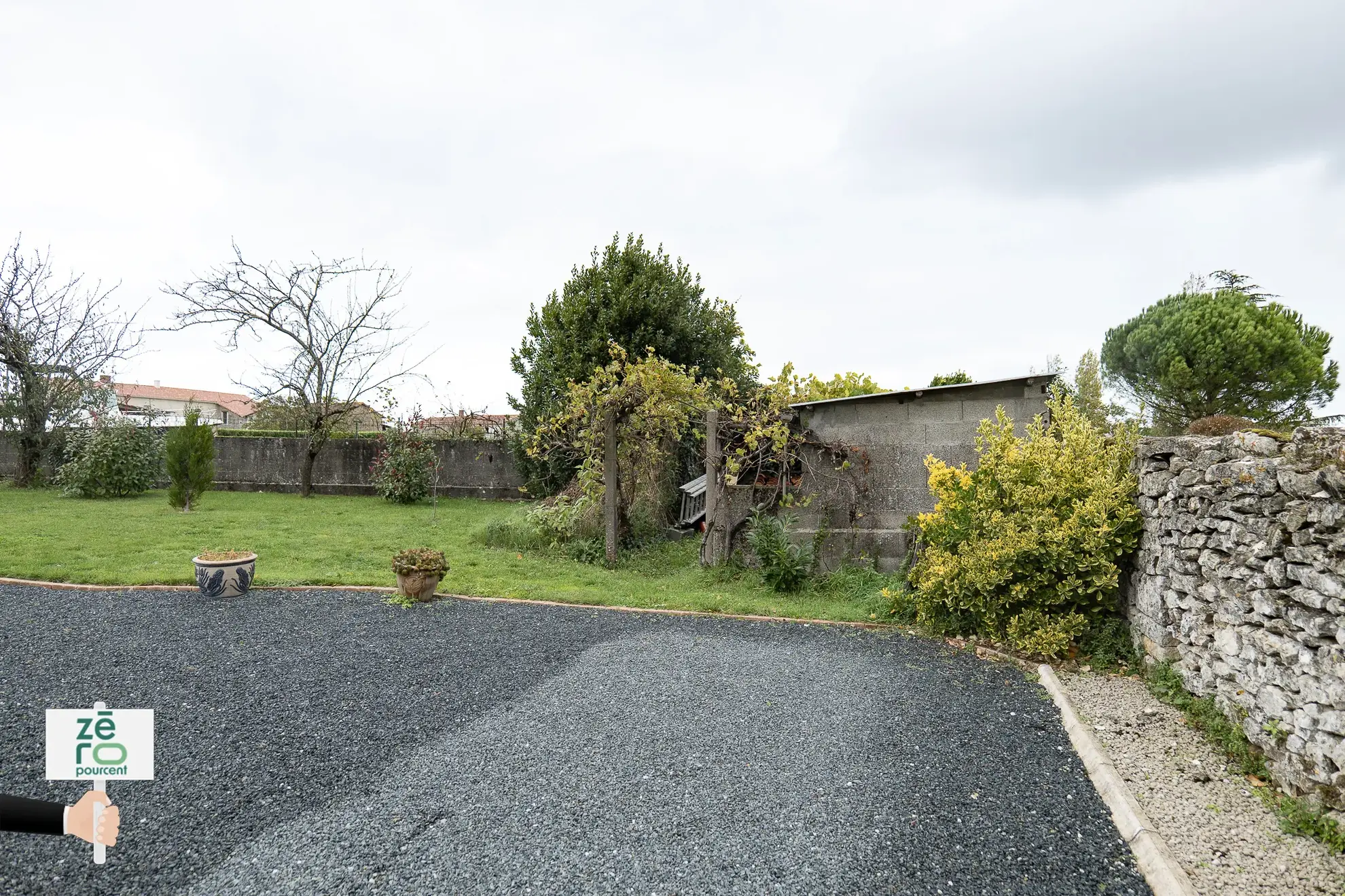 Maison rénovée avec 2 logements communicants à Mouzeuil-Saint-Martin, idéale pour chambres d'hôtes ou résidence familiale 