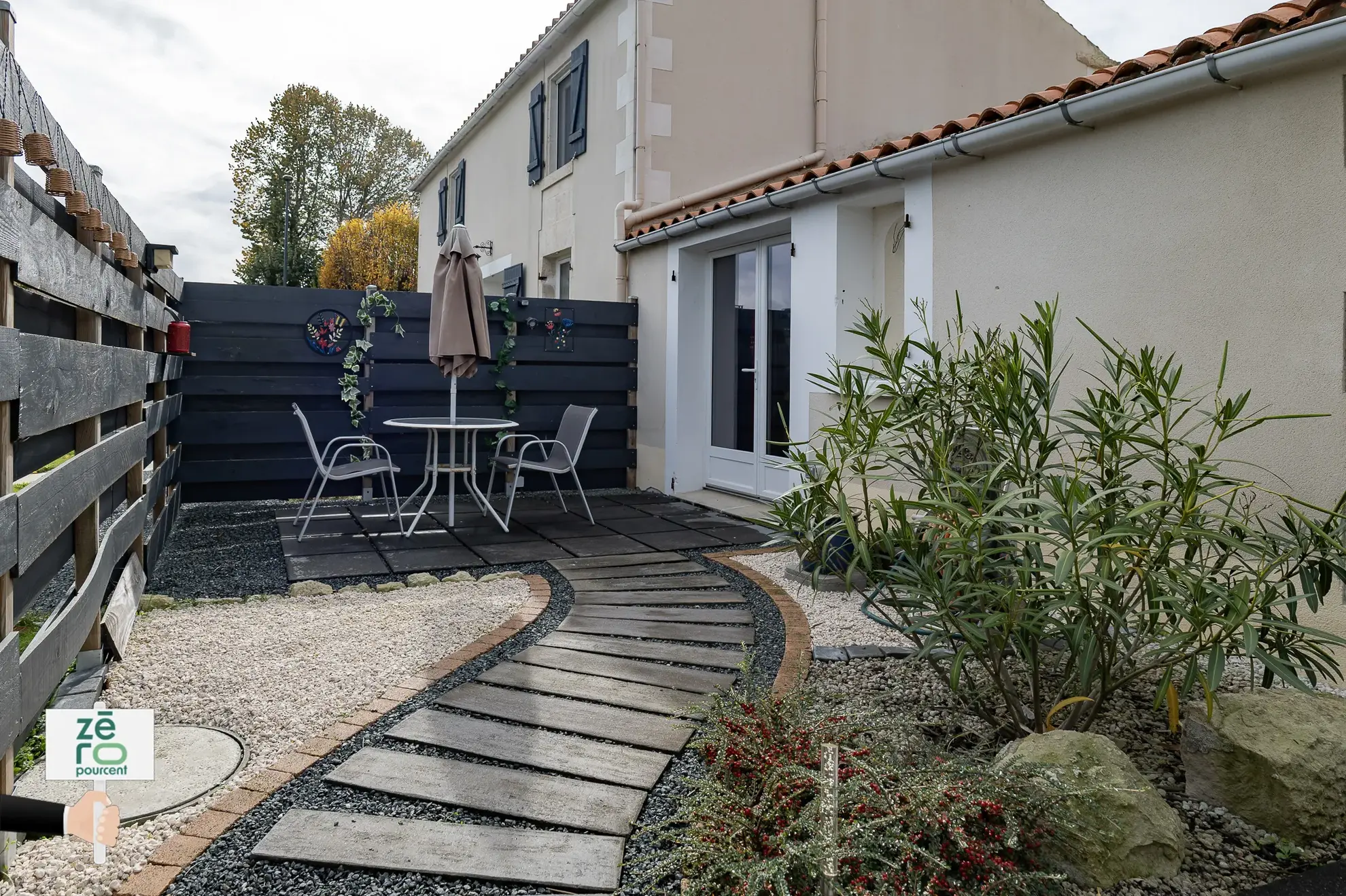 Maison rénovée avec 2 logements communicants à Mouzeuil-Saint-Martin, idéale pour chambres d'hôtes ou résidence familiale 