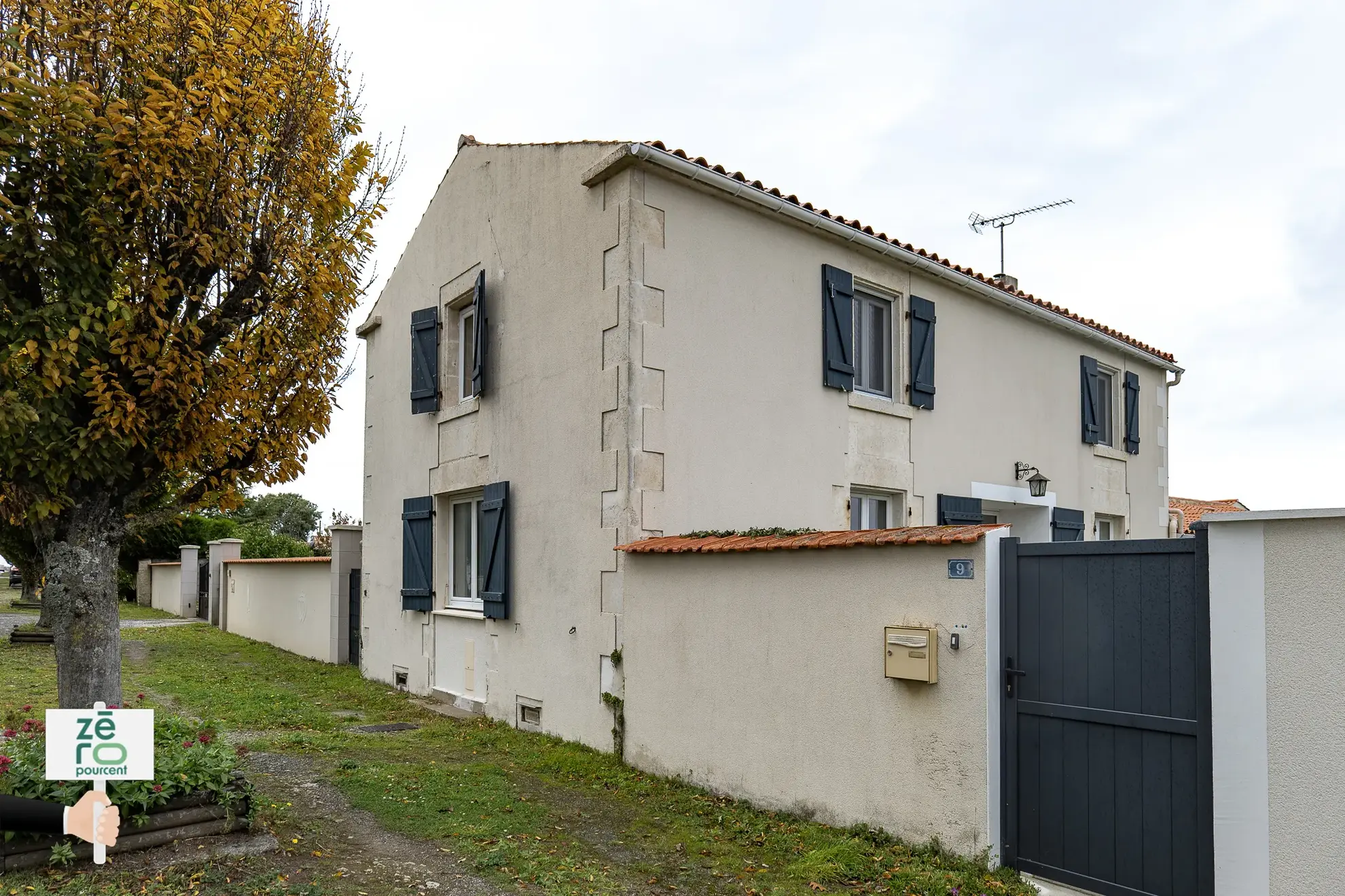 Maison rénovée avec 2 logements communicants à Mouzeuil-Saint-Martin, idéale pour chambres d'hôtes ou résidence familiale 