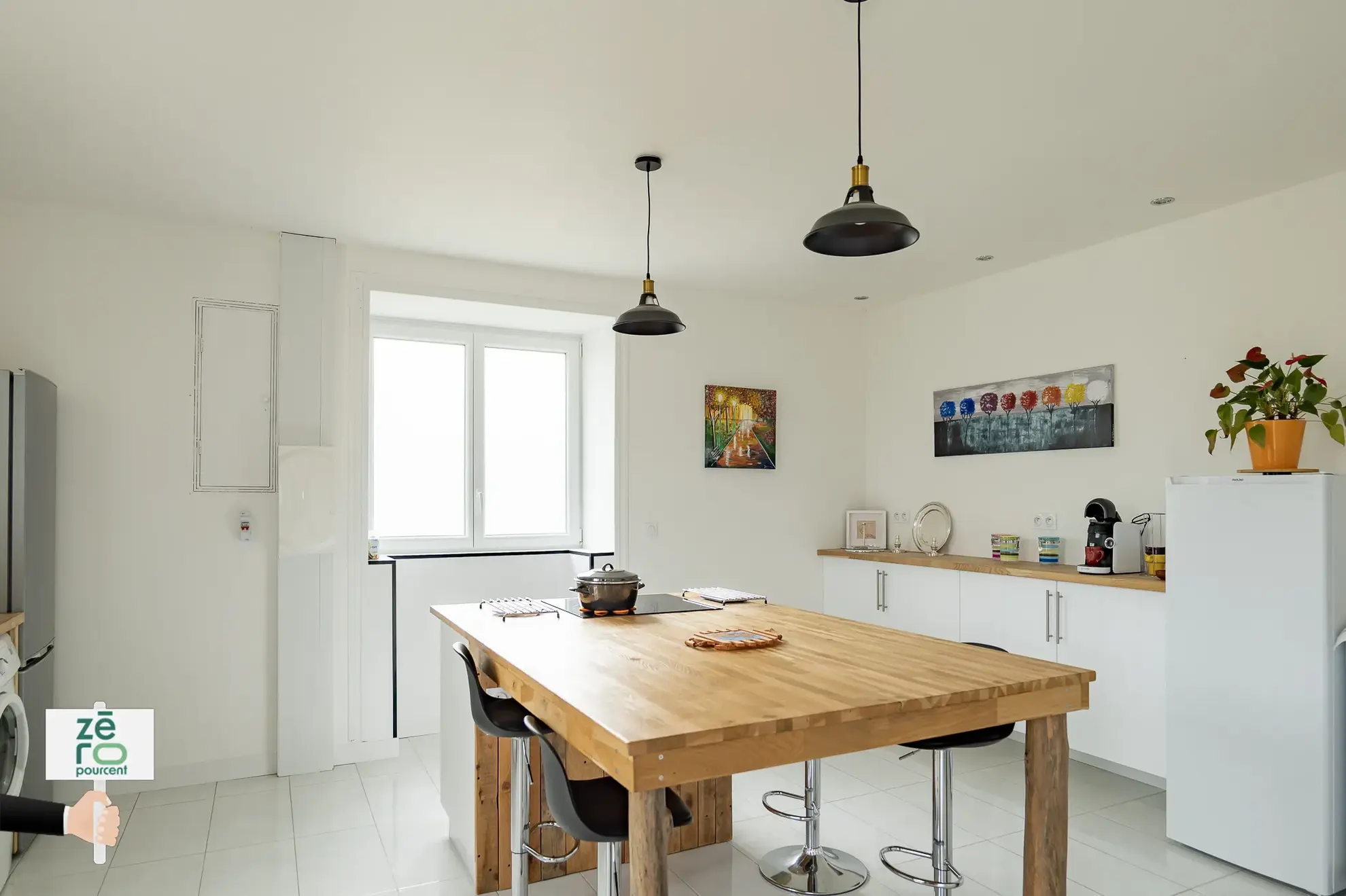 Maison rénovée avec 2 logements communicants à Mouzeuil-Saint-Martin, idéale pour chambres d'hôtes ou résidence familiale 