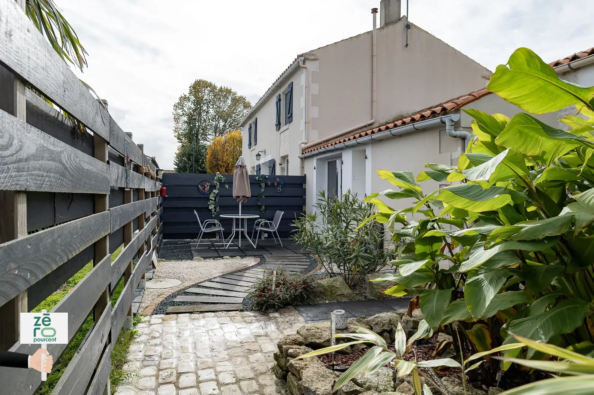 Maison rénovée avec 2 logements communicants à Mouzeuil-Saint-Martin, idéale pour chambres d'hôtes ou résidence familiale 
