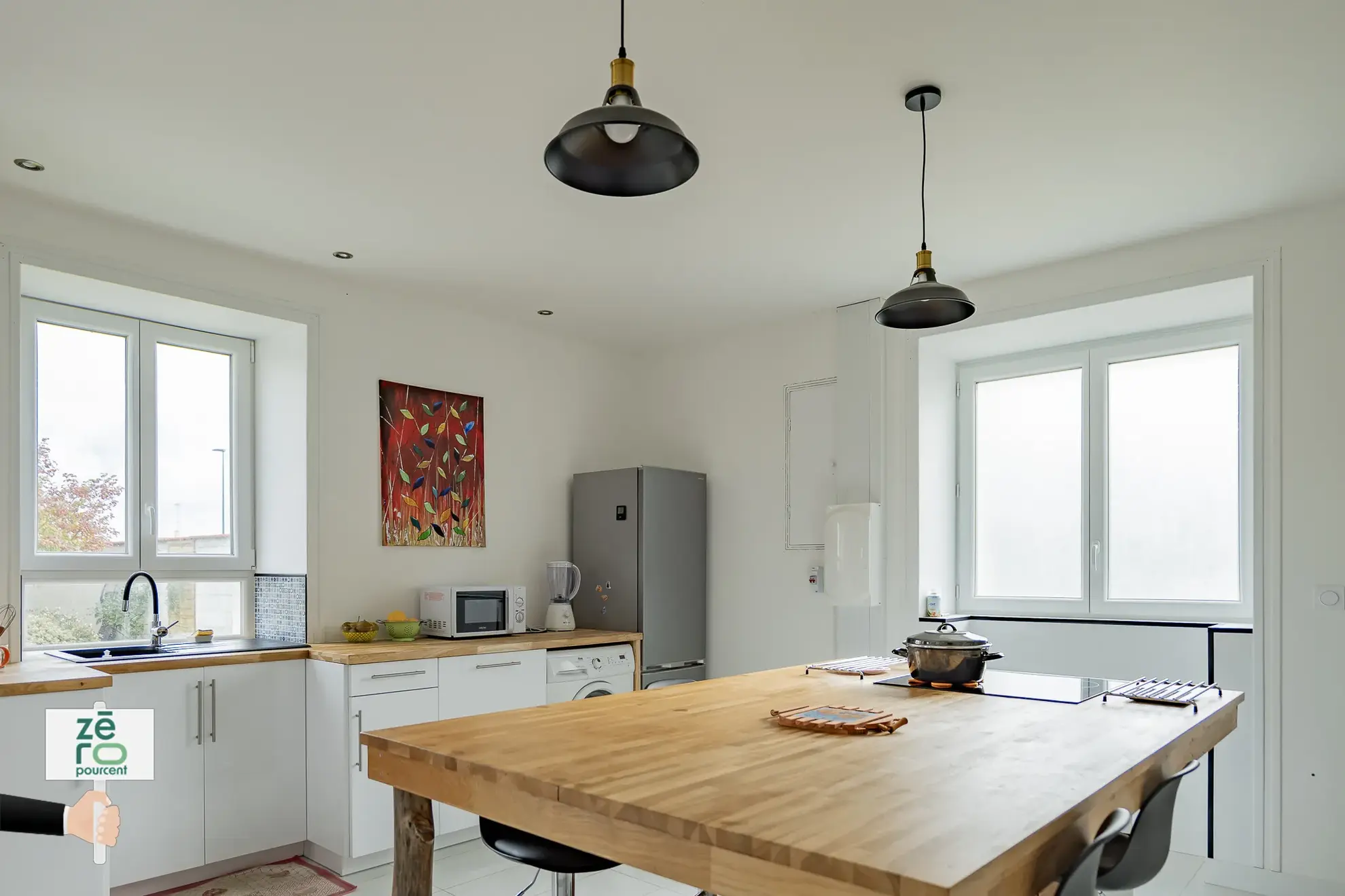 Maison rénovée avec 2 logements communicants à Mouzeuil-Saint-Martin, idéale pour chambres d'hôtes ou résidence familiale 