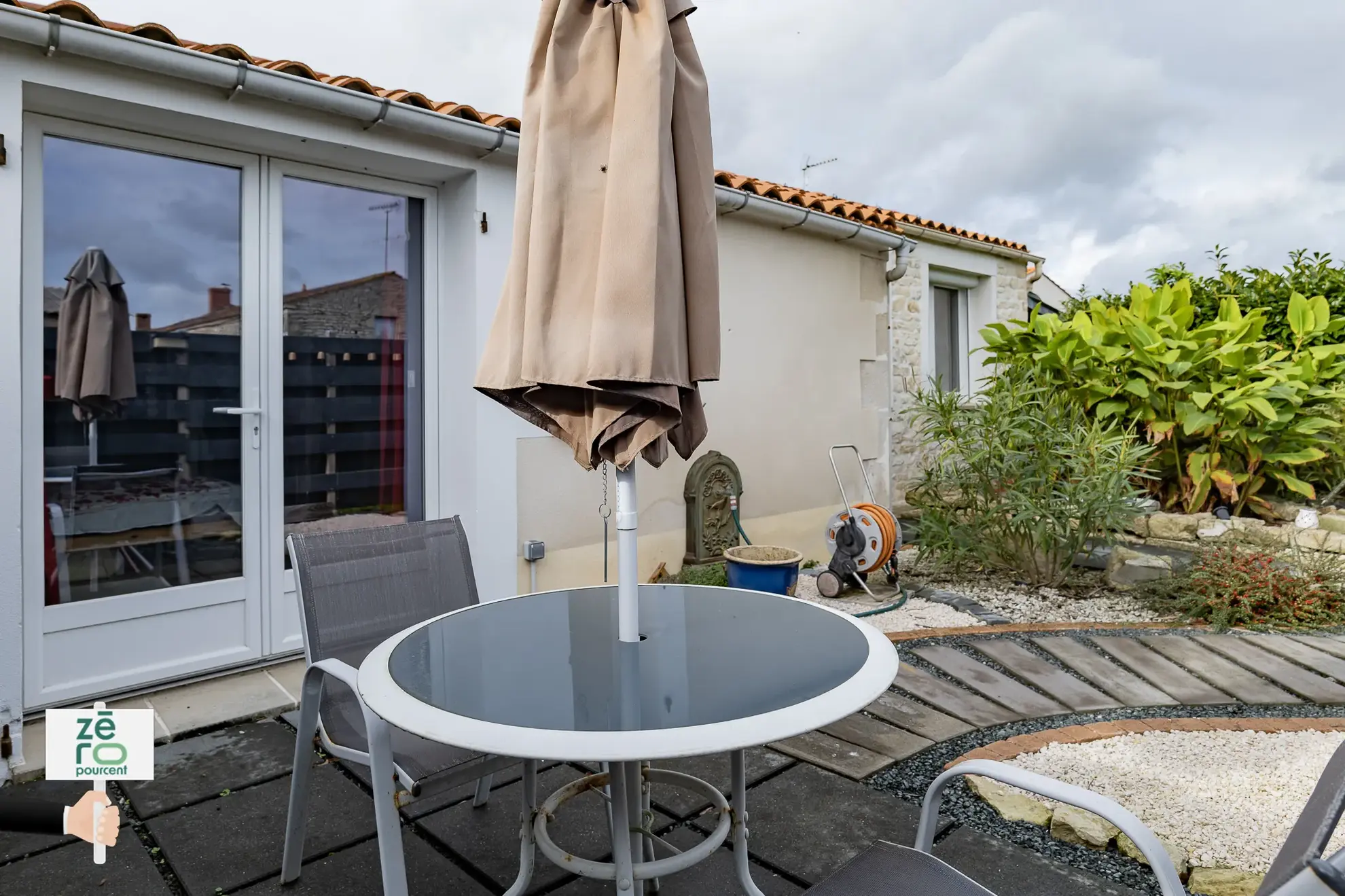 Maison rénovée avec 2 logements communicants à Mouzeuil-Saint-Martin, idéale pour chambres d'hôtes ou résidence familiale 