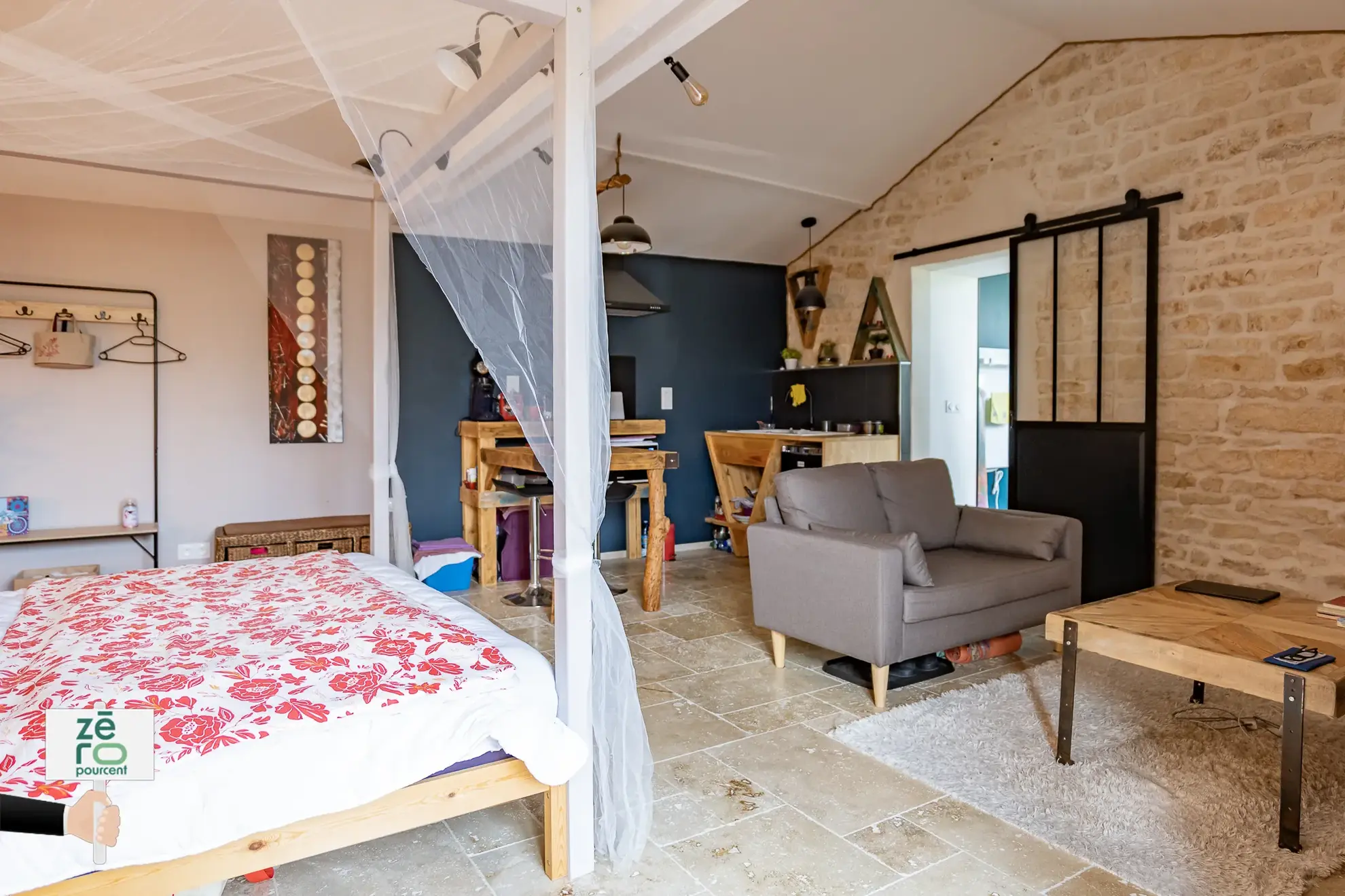 Maison rénovée avec 2 logements communicants à Mouzeuil-Saint-Martin, idéale pour chambres d'hôtes ou résidence familiale 