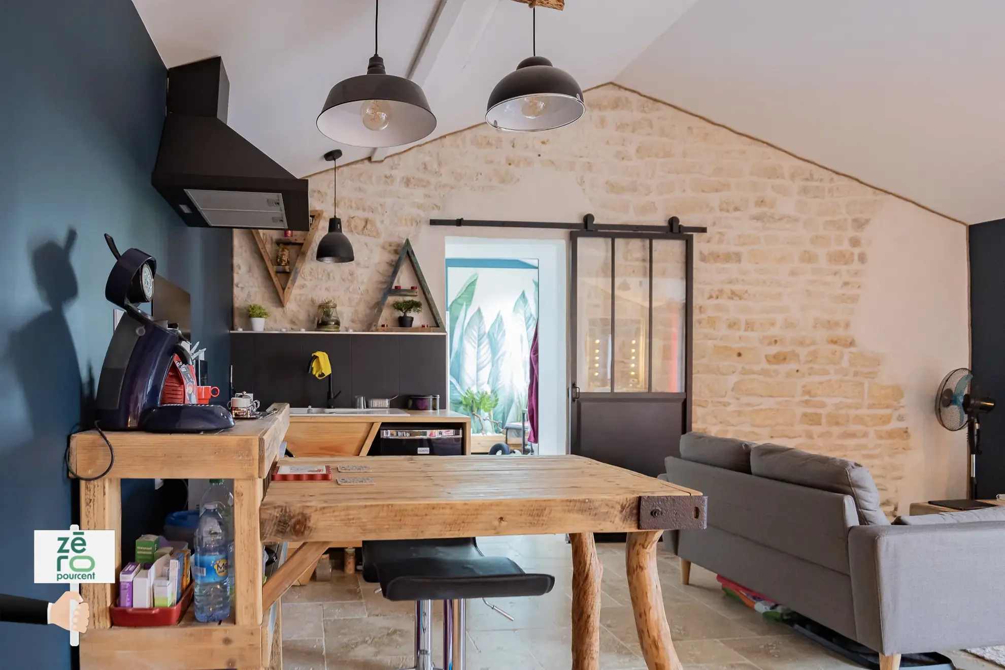 Maison rénovée avec 2 logements communicants à Mouzeuil-Saint-Martin, idéale pour chambres d'hôtes ou résidence familiale 