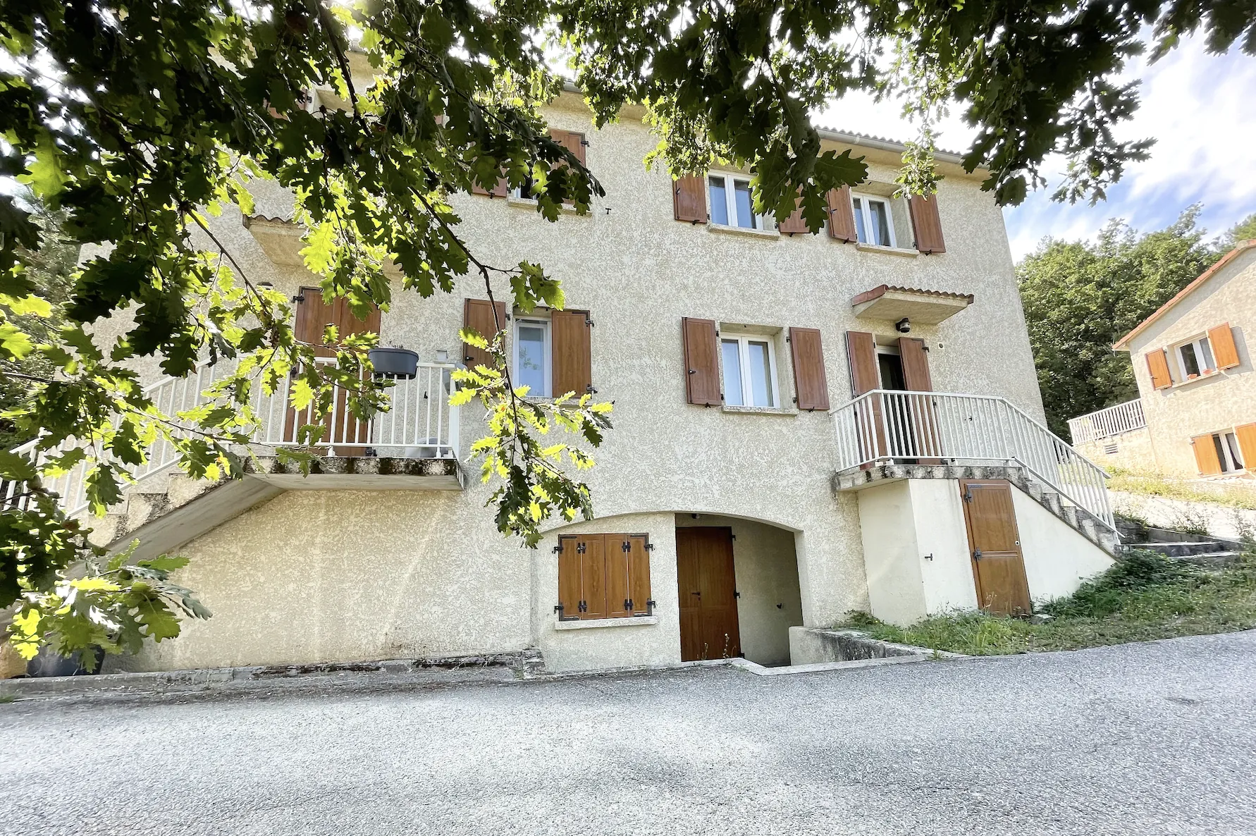 Appartement T2 avec terrasse à vendre à Saint-Pierre-de-Venaco, proche Corte