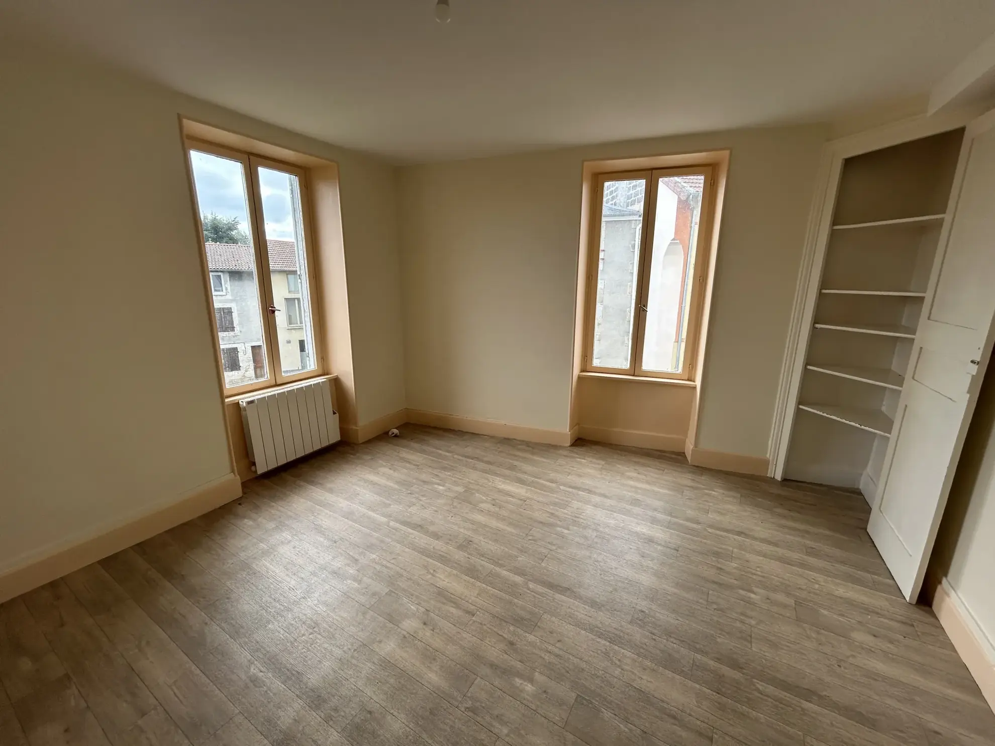 Belle maison de village de 146 m² à Lachaux avec jardin et parking 