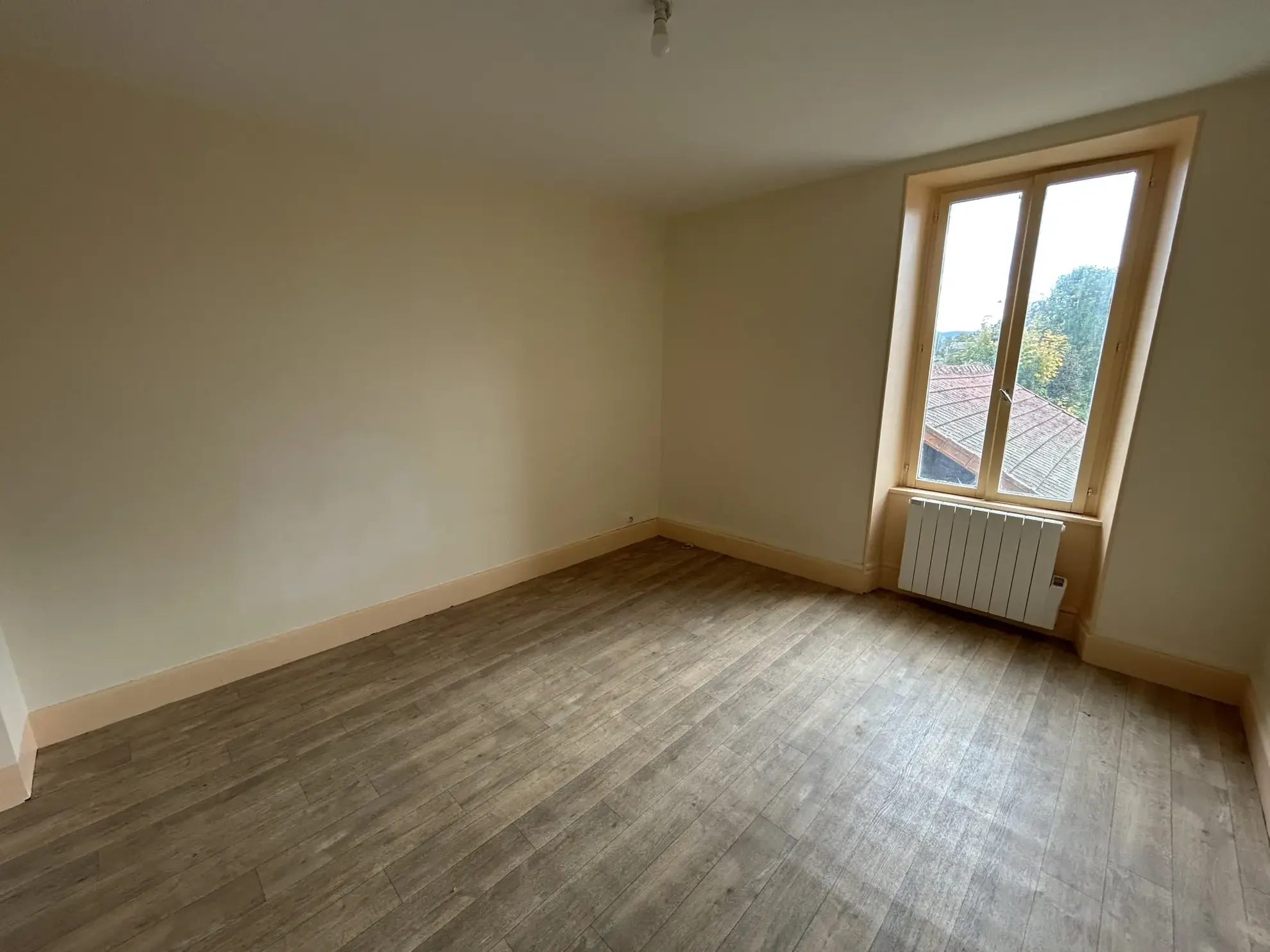 Belle maison de village de 146 m² à Lachaux avec jardin et parking 