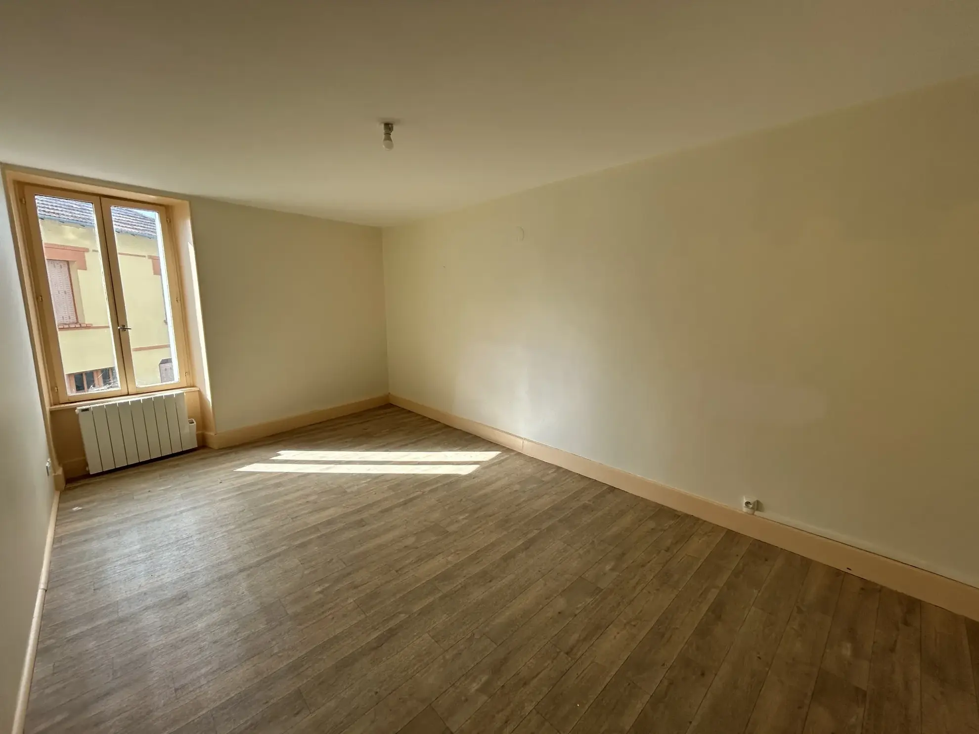 Belle maison de village de 146 m² à Lachaux avec jardin et parking 