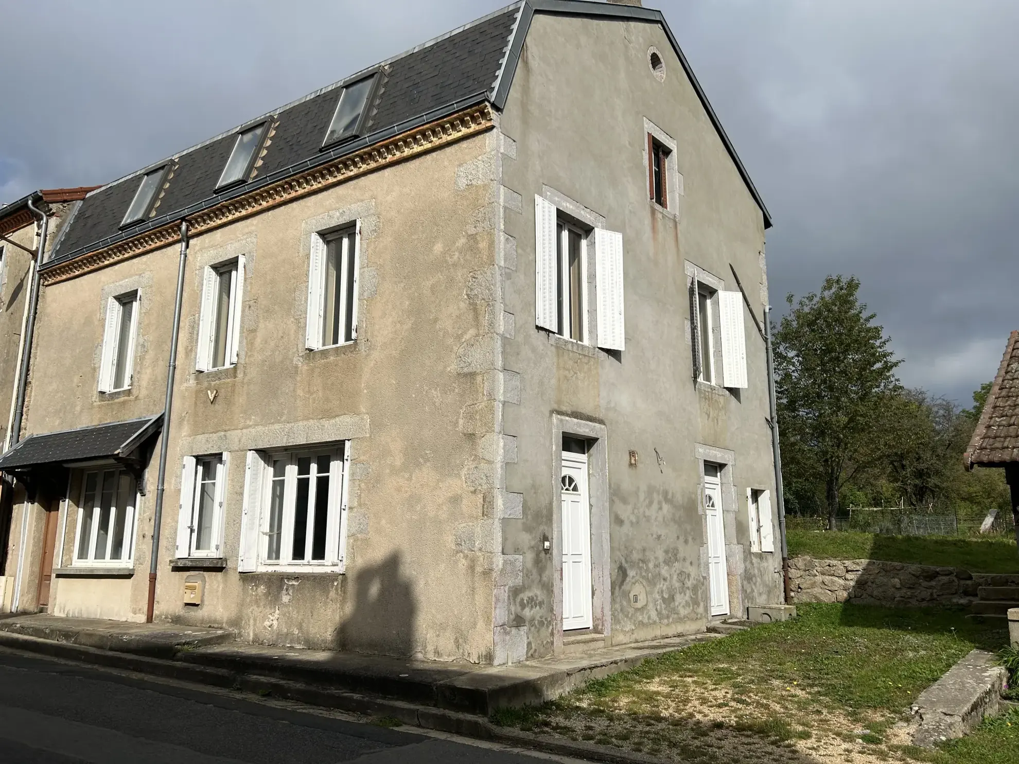 Belle maison de village de 146 m² à Lachaux avec jardin et parking