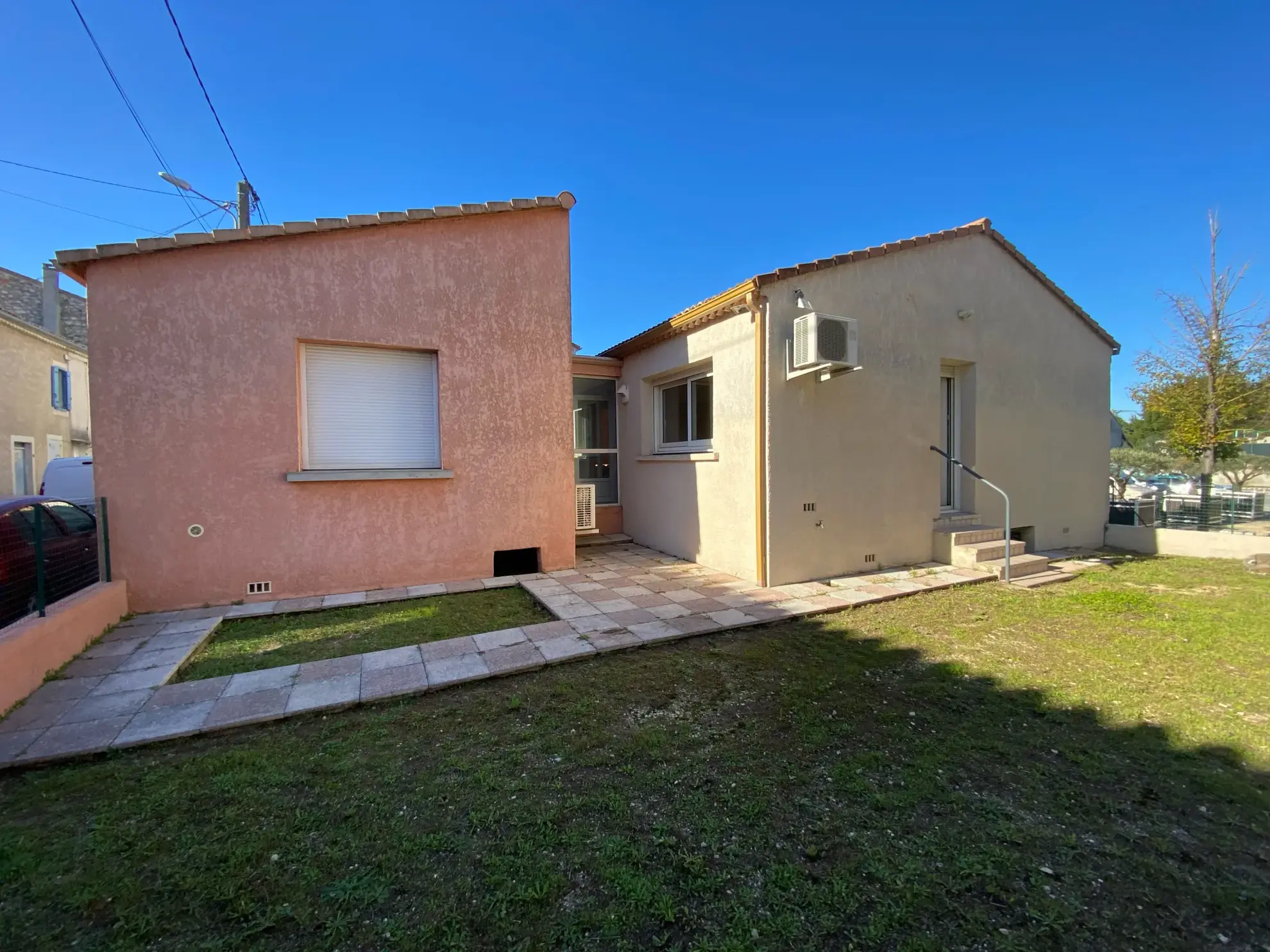 Maison de plain-pied à Ledignan avec potentiel de rénovation sur 330 m²
