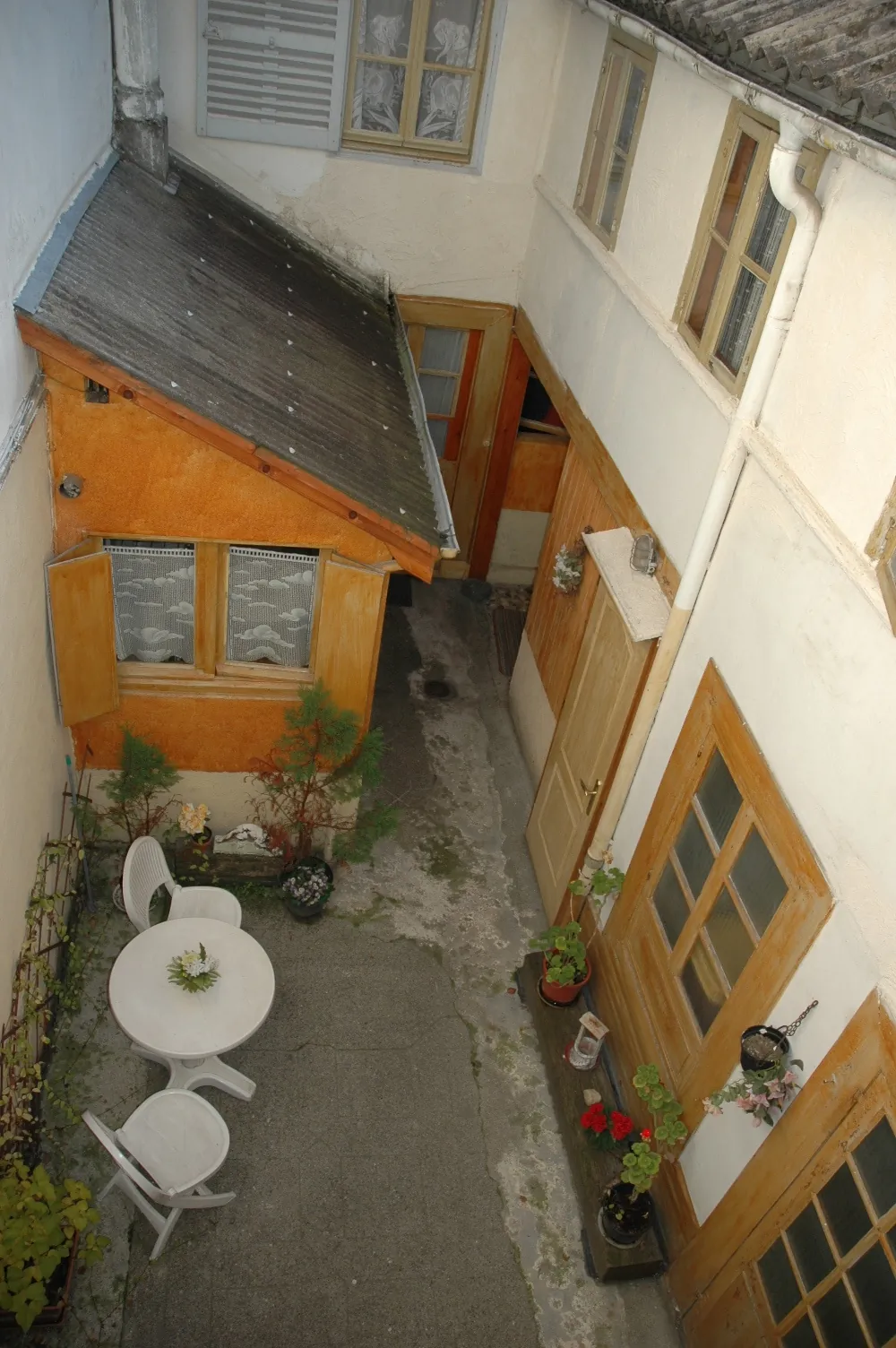 Maison de ville spacieuse avec cour intérieure à Bagneres de Bigorre