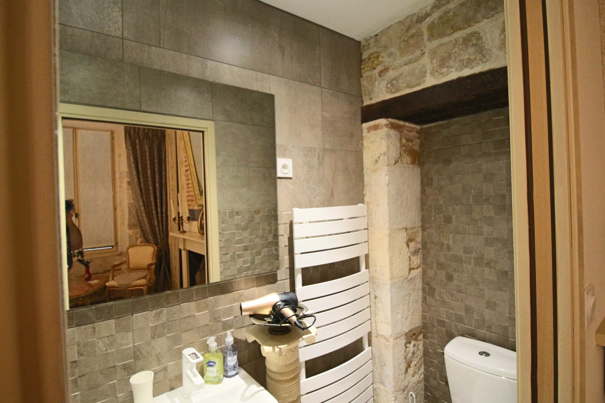 Maison en pierre rénovée à Puy-l’Évêque avec terrasse et 3 chambres 