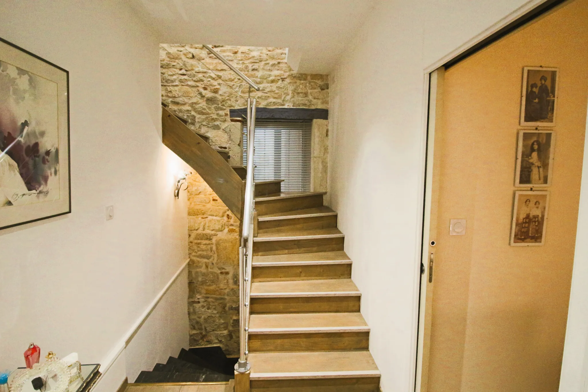 Maison en pierre rénovée à Puy-l’Évêque avec terrasse et 3 chambres 