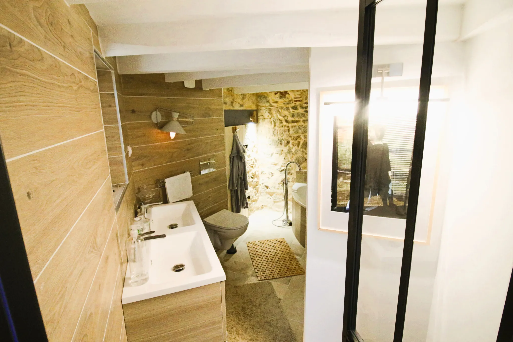 Maison en pierre rénovée à Puy-l’Évêque avec terrasse et 3 chambres 