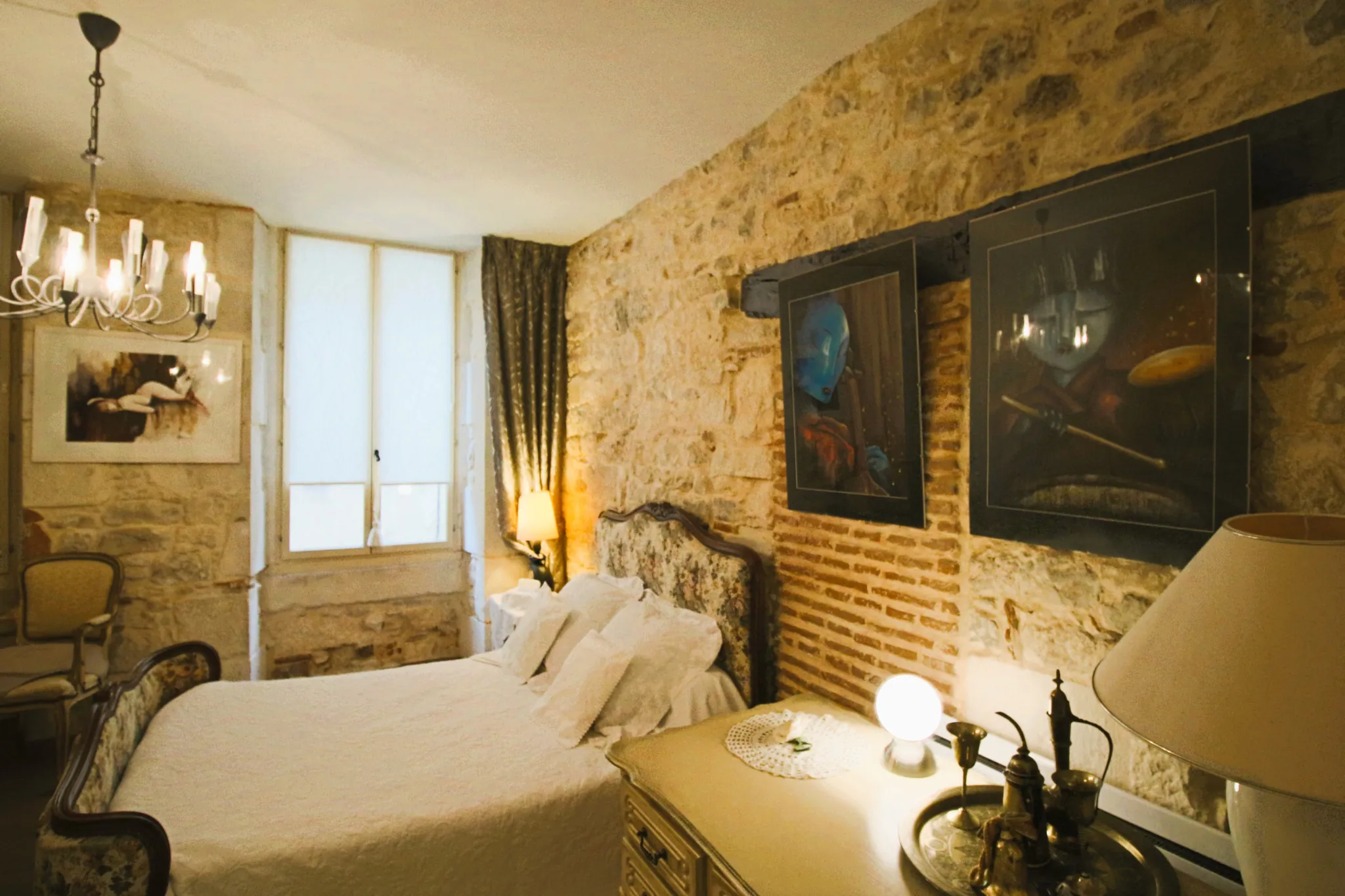 Maison en pierre rénovée à Puy-l’Évêque avec terrasse et 3 chambres 