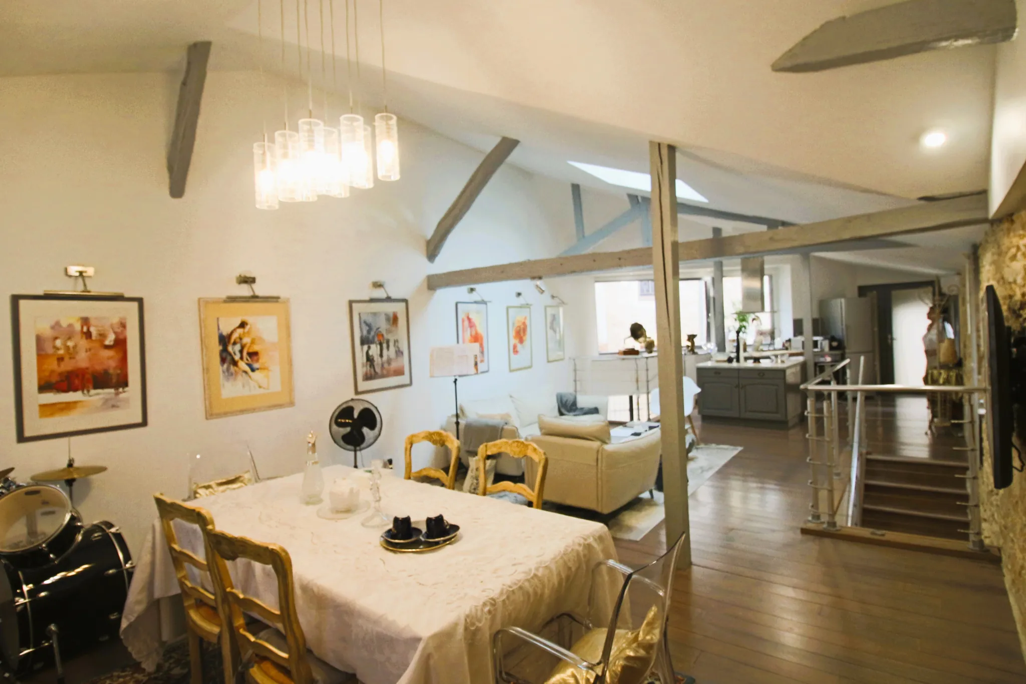 Maison en pierre rénovée à Puy-l’Évêque avec terrasse et 3 chambres 