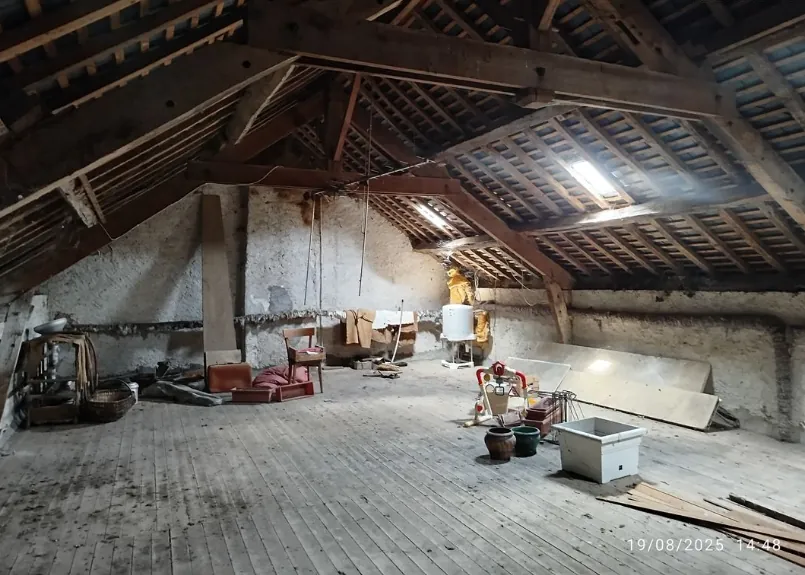 Opportunité d’achat d’une longère en pierre à Bouvron, proche Nantes, avec grand terrain et dépendances 