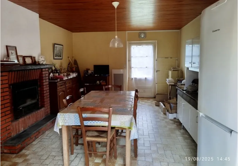 Opportunité d’achat d’une longère en pierre à Bouvron, proche Nantes, avec grand terrain et dépendances 