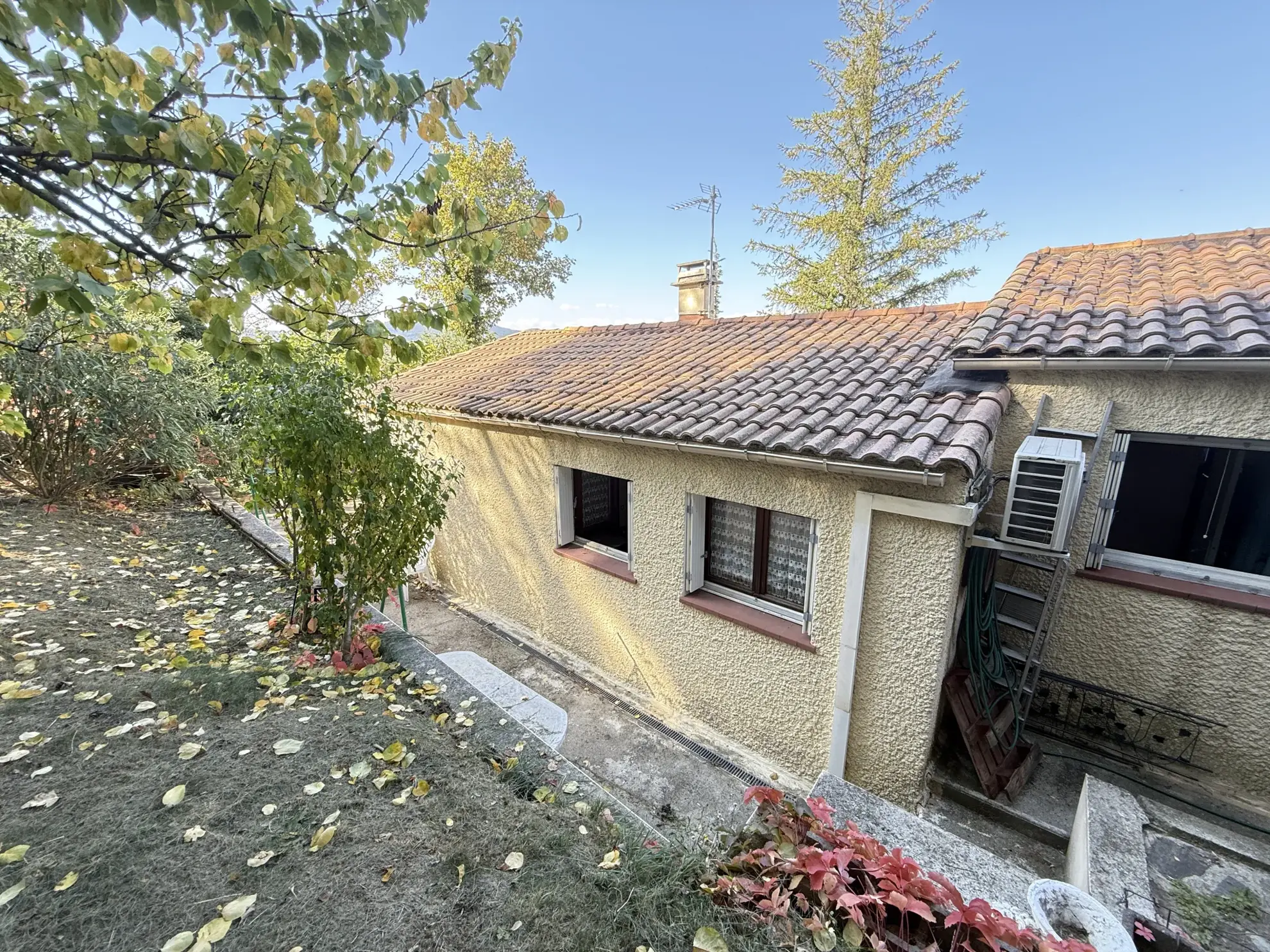 Magnifique villa 4 pièces avec terrasse et garage à Alès - Vue dégagée 