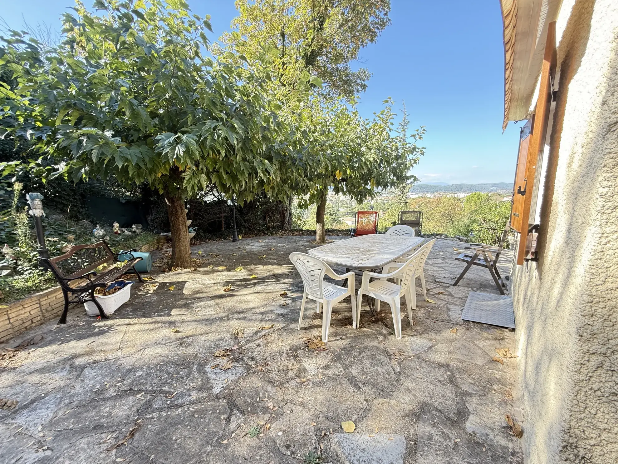 Magnifique villa 4 pièces avec terrasse et garage à Alès - Vue dégagée 