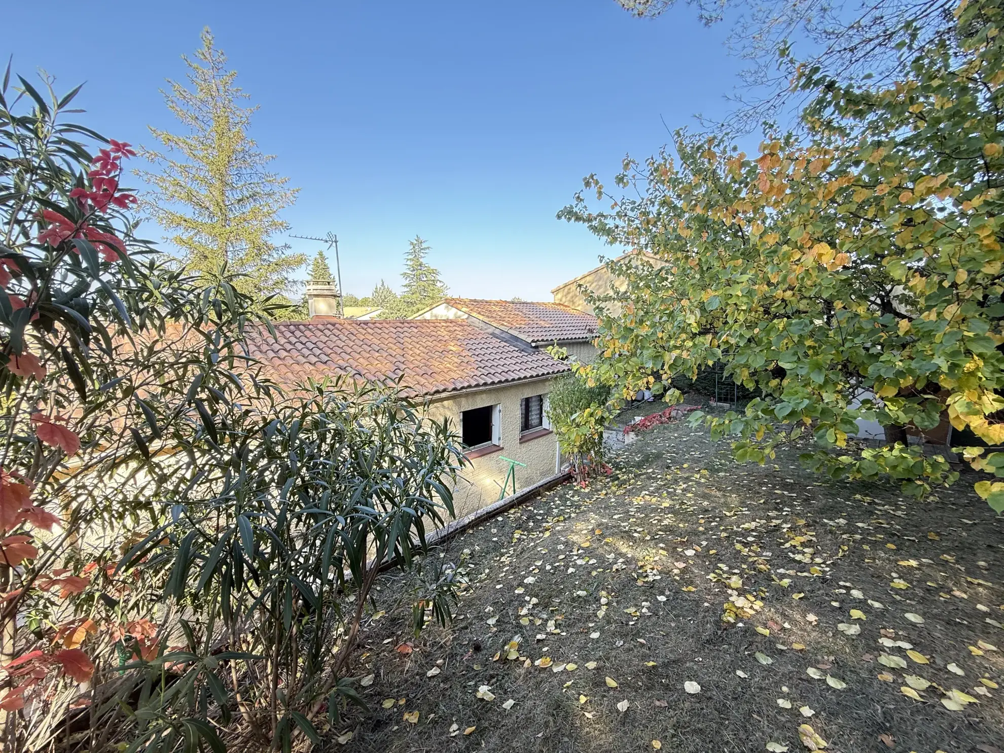 Magnifique villa 4 pièces avec terrasse et garage à Alès - Vue dégagée 