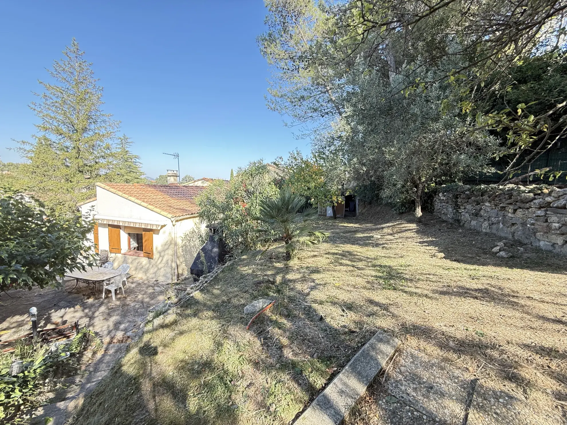 Magnifique villa 4 pièces avec terrasse et garage à Alès - Vue dégagée 