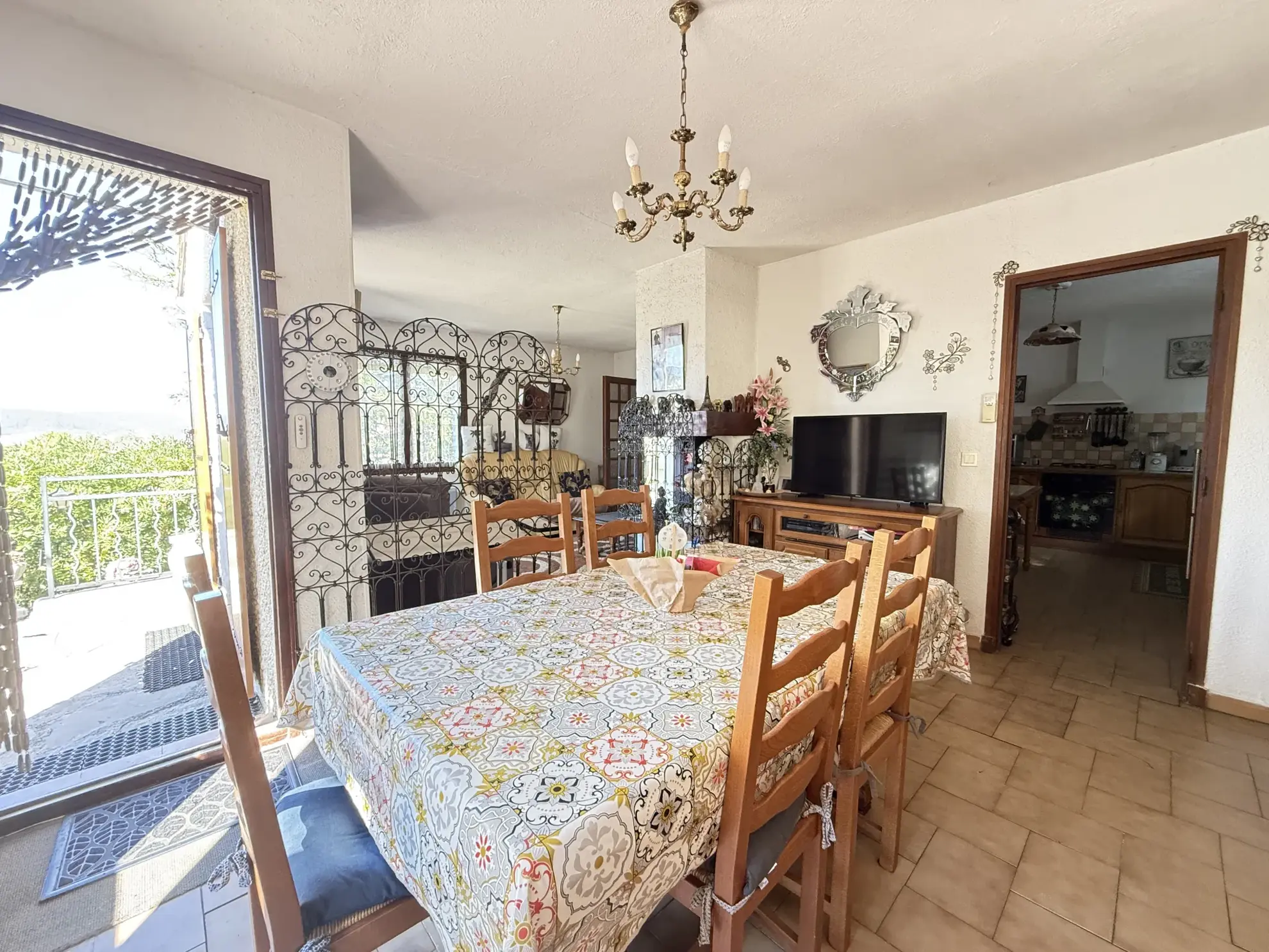 Magnifique villa 4 pièces avec terrasse et garage à Alès - Vue dégagée 