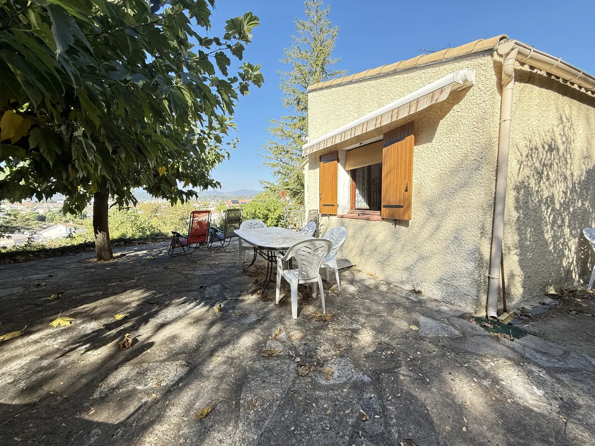 Magnifique villa 4 pièces avec terrasse et garage à Alès - Vue dégagée 