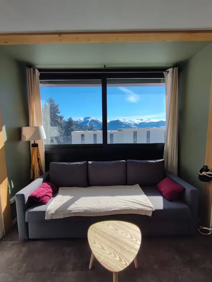 Appartement T2 rénové à Égat avec exposition sud, parking et balcon