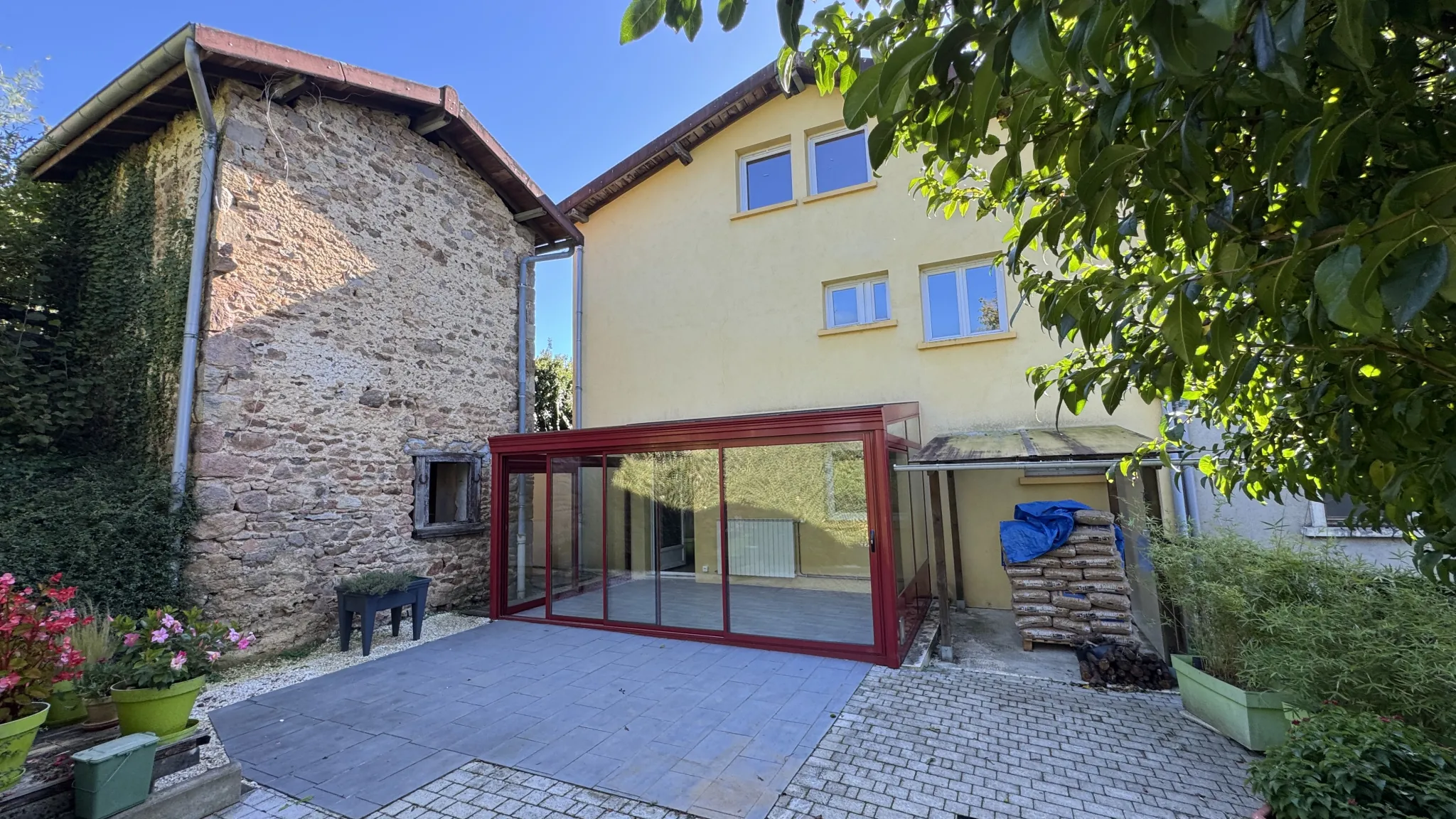 Belle maison de 147 m² avec terrain à Bourg de Thizy