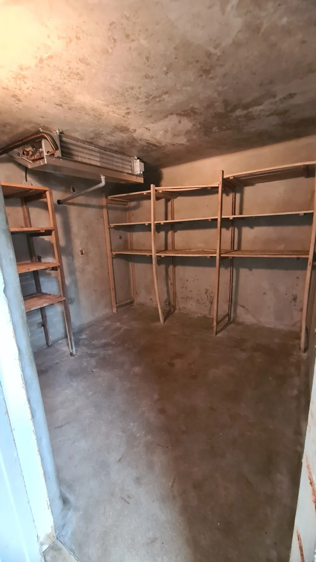 A vendre chambre froide et réserve à Wissous, espace professionnel de 32 m²