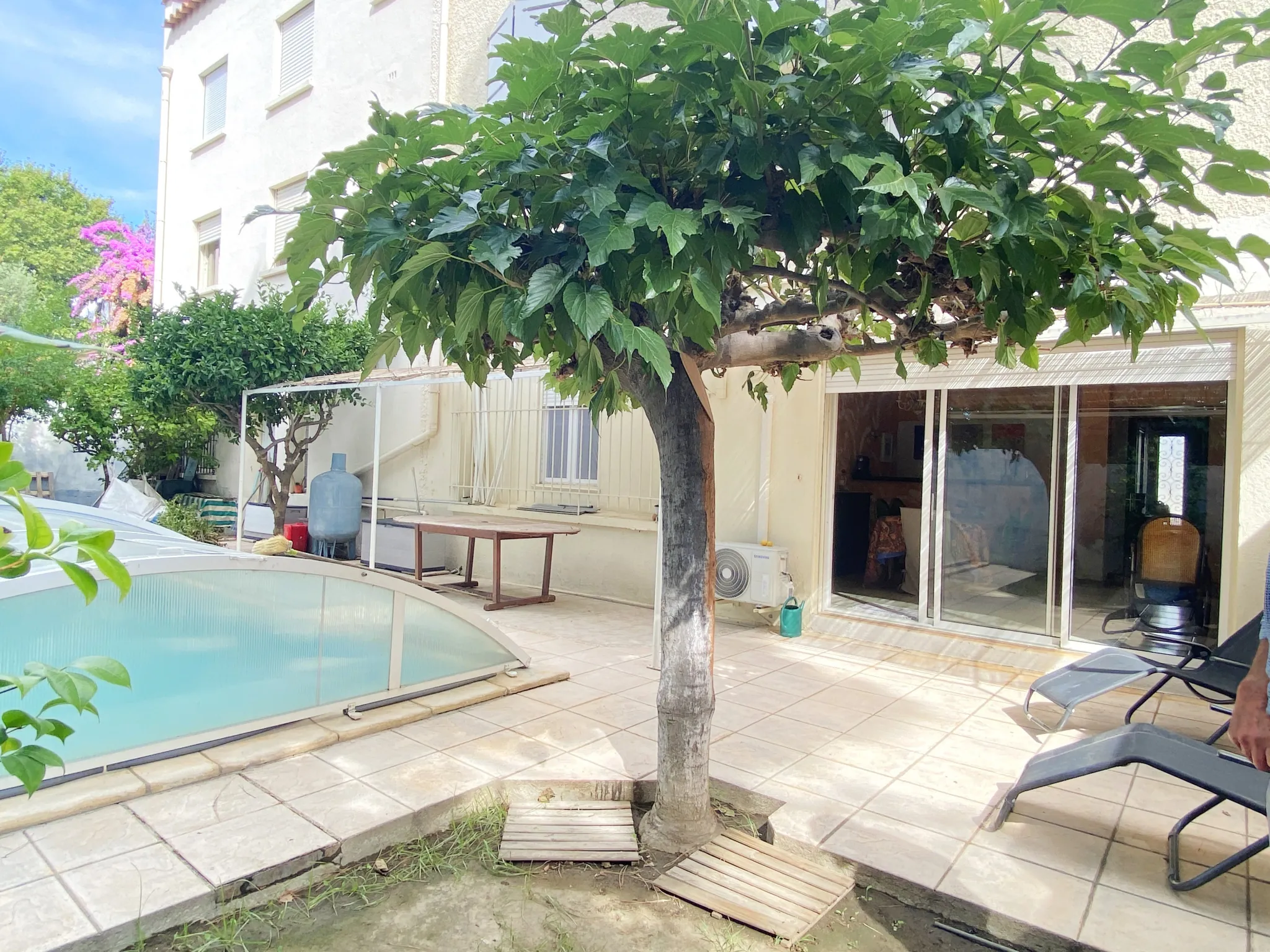 Vente d'une maison avec 3 appartements, piscine et garage à Perpignan