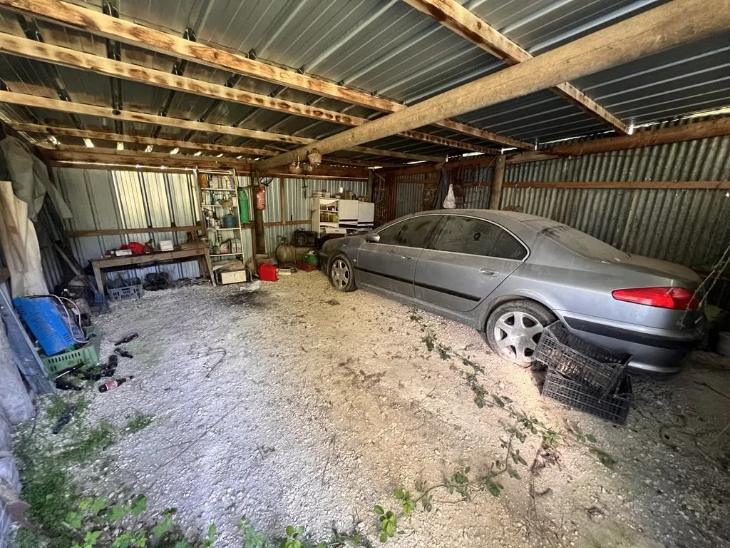 Longère à rénover avec deux habitations sur 3361 m² près de Toucy 